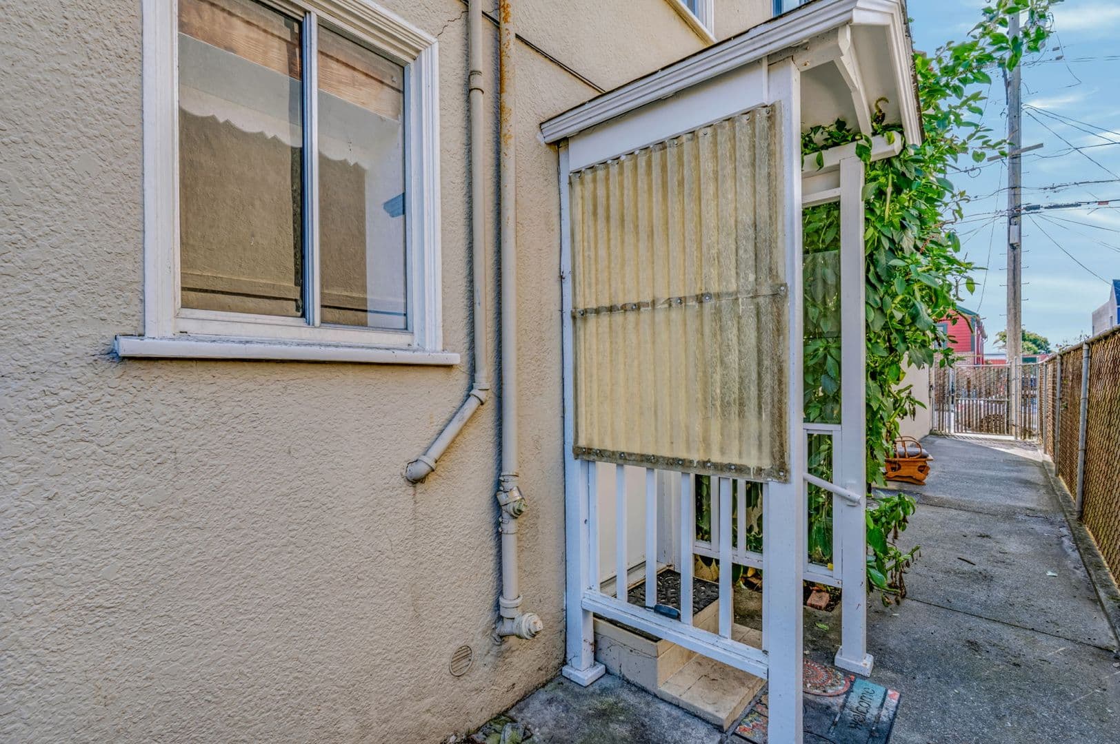 Daly City Apartment: 58 Vale St