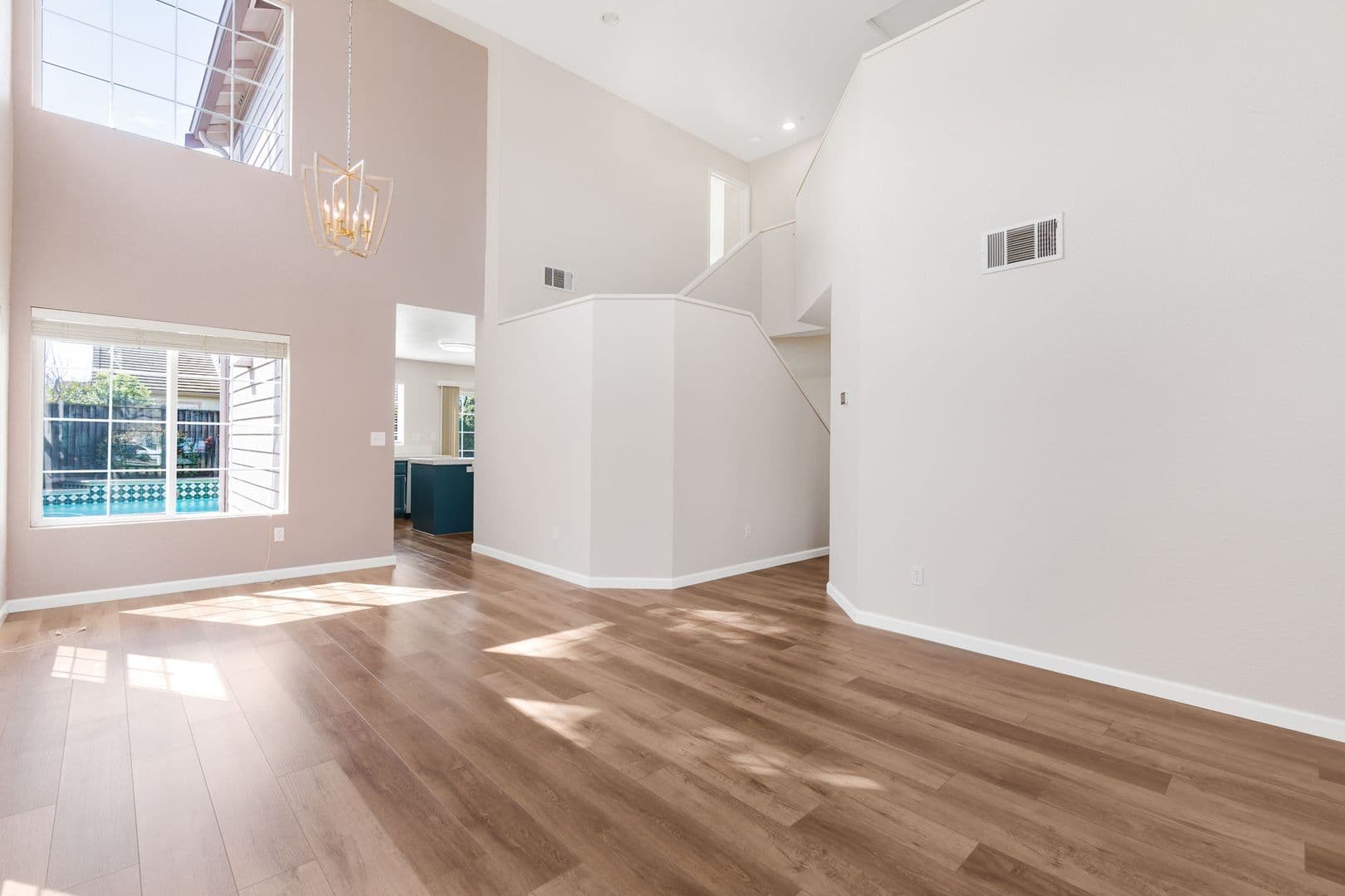 Livermore House: 6381 Scenic Ave