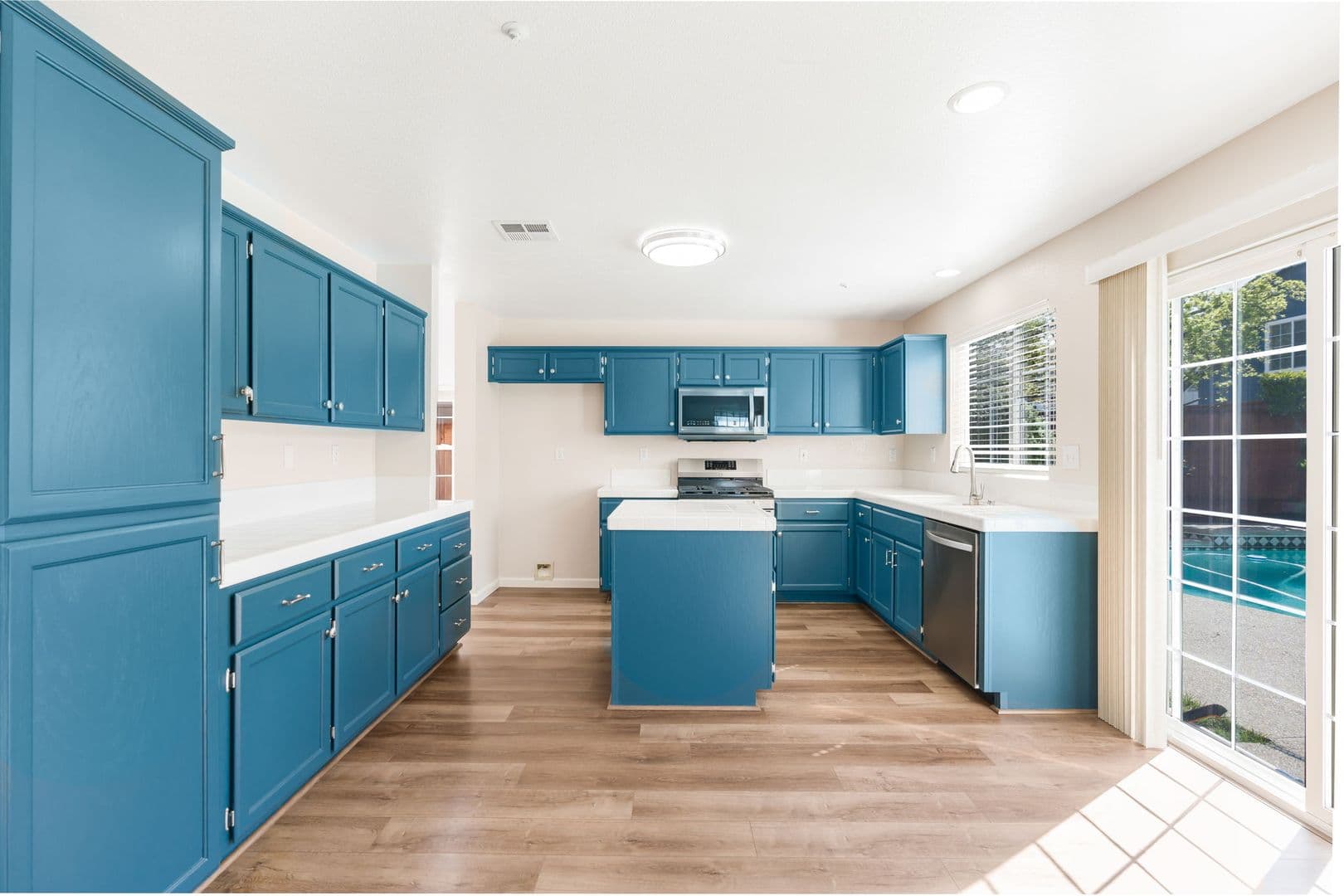 Livermore House: 6381 Scenic Ave