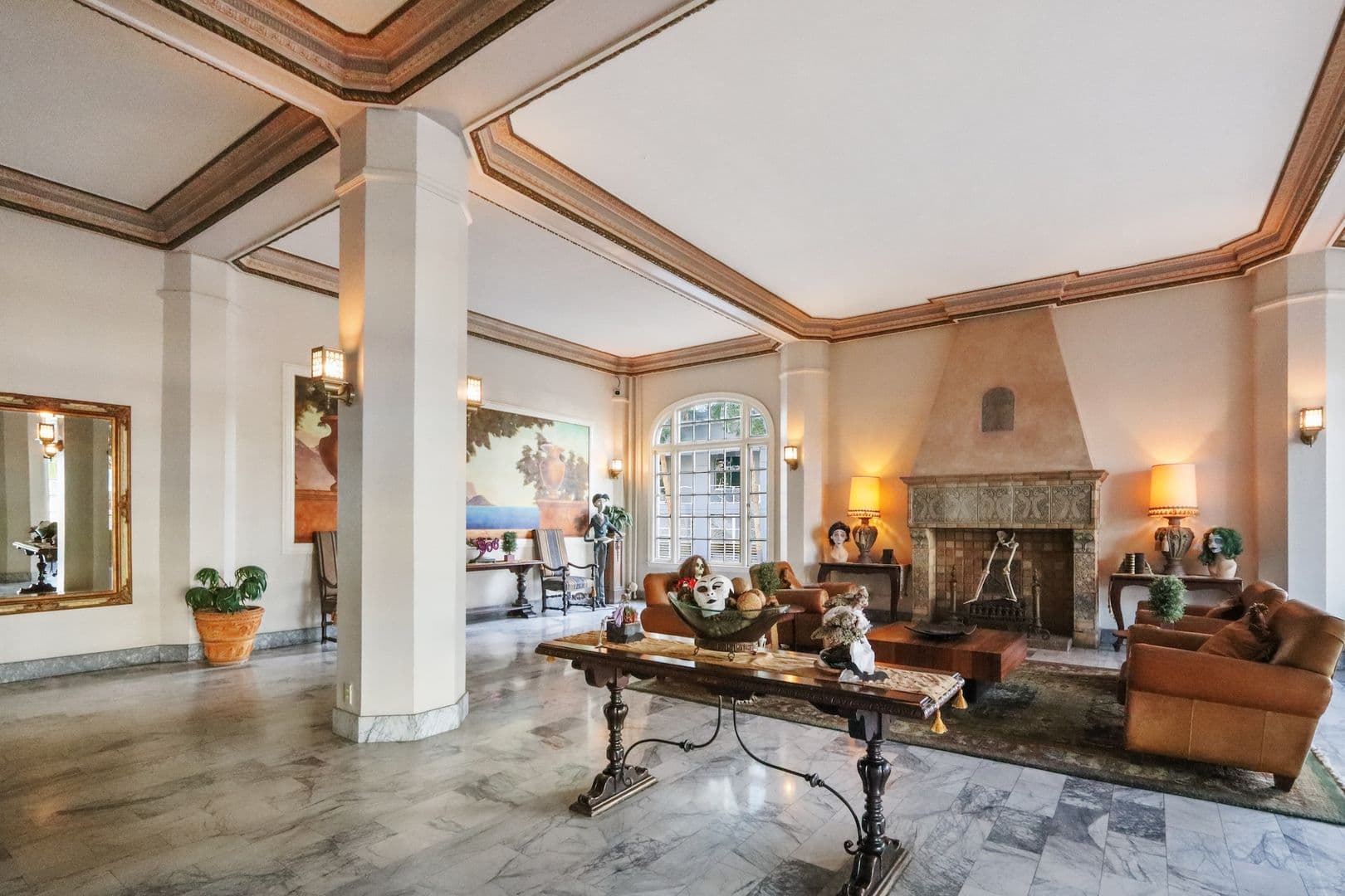 Long Beach Condo: 360 W Ocean Blvd Unit 706