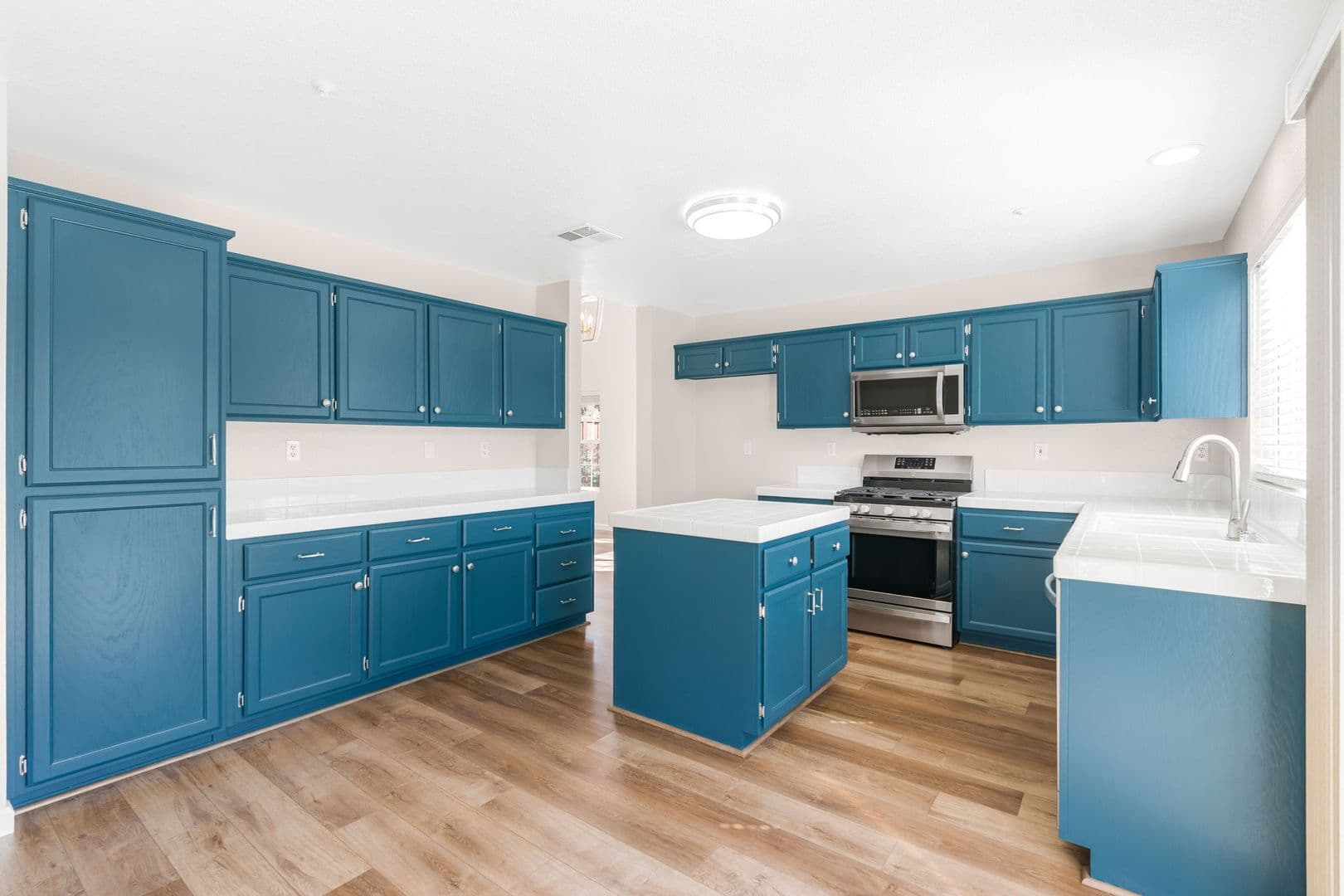 Livermore House: 6381 Scenic Ave