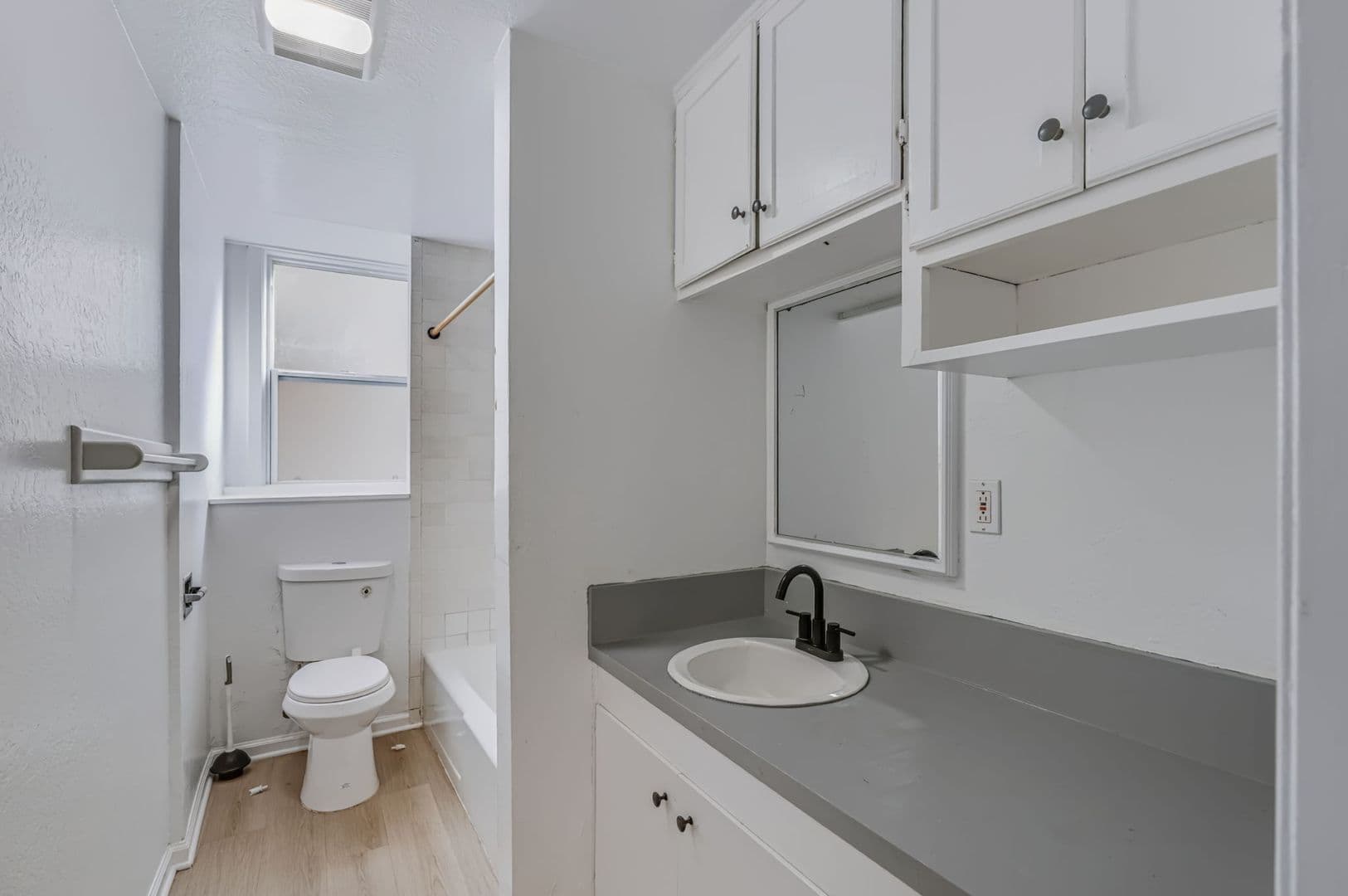Daly City Apartment: 58 Vale St