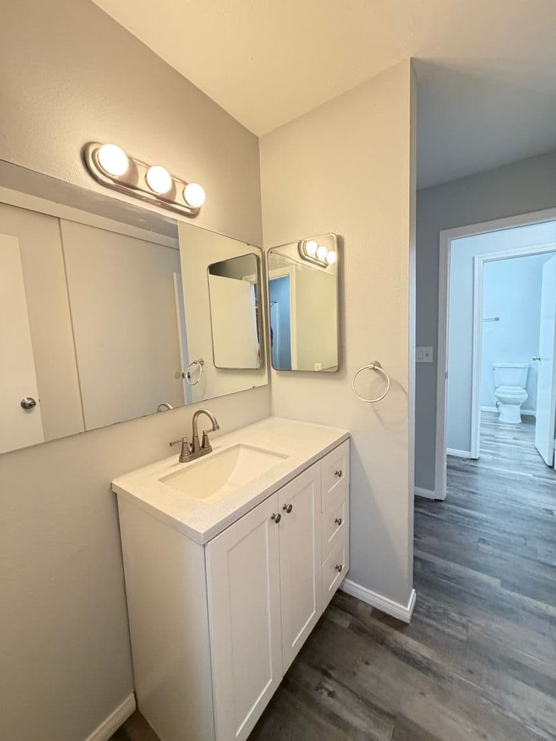 Lemon Grove Apartment: 3277 Olive St