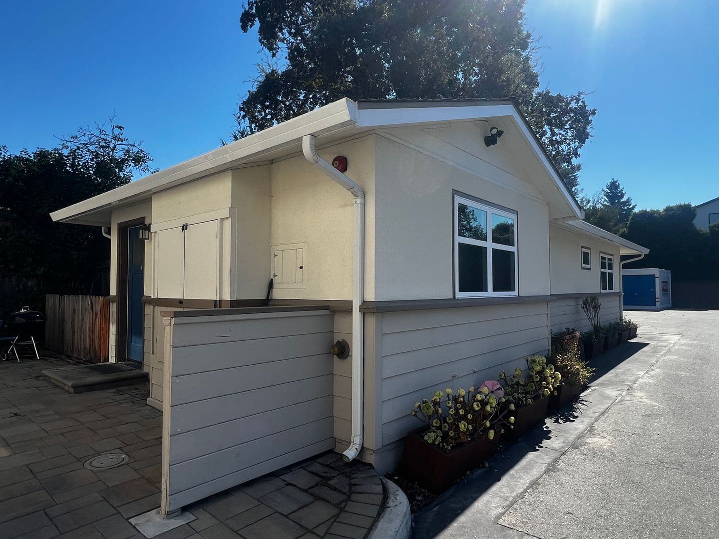 Menlo Park Apartment: 2025 Avy Ave