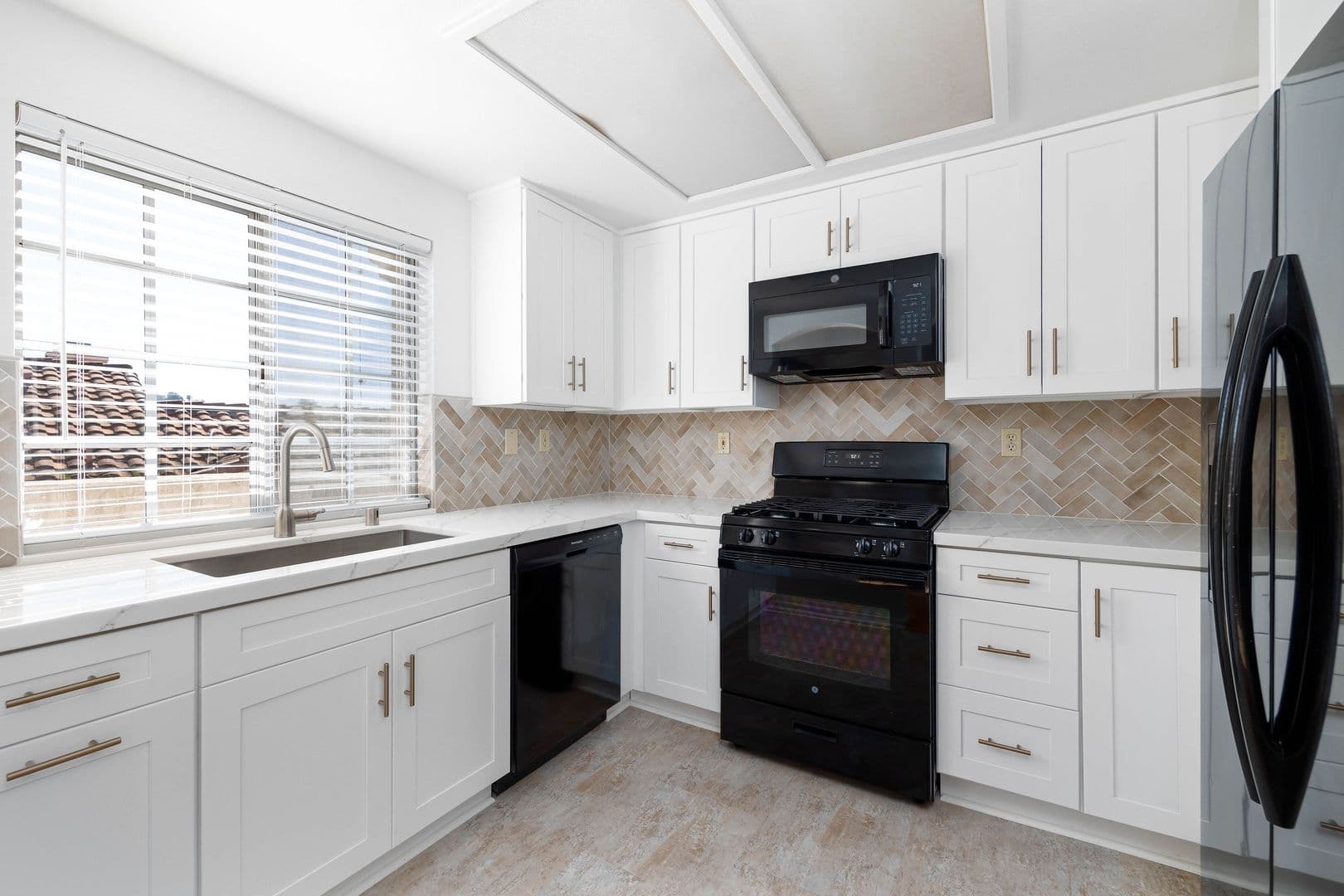 Vista Condo: 740 Breeze Hill Road Unit 162