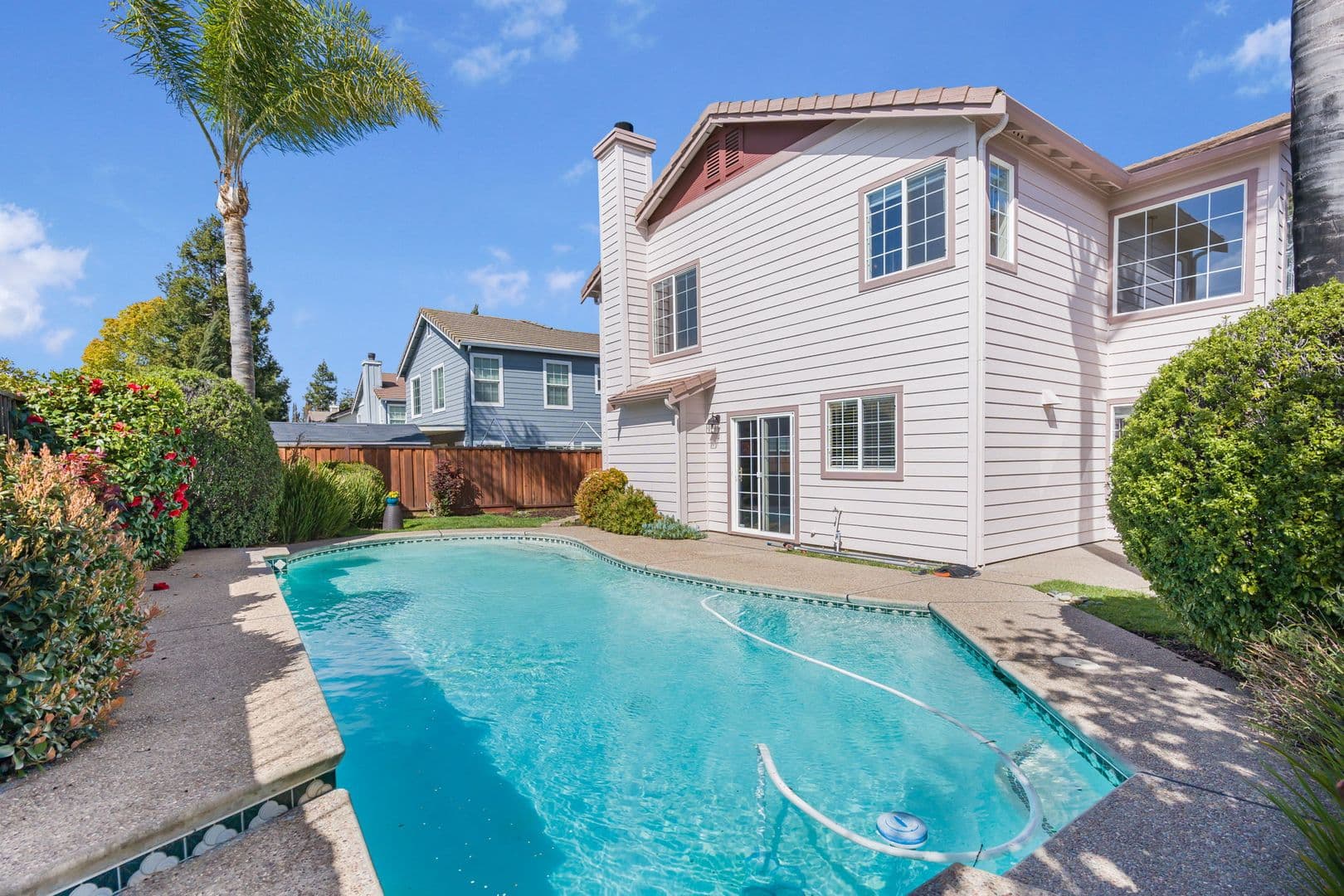 Livermore House: 6381 Scenic Ave
