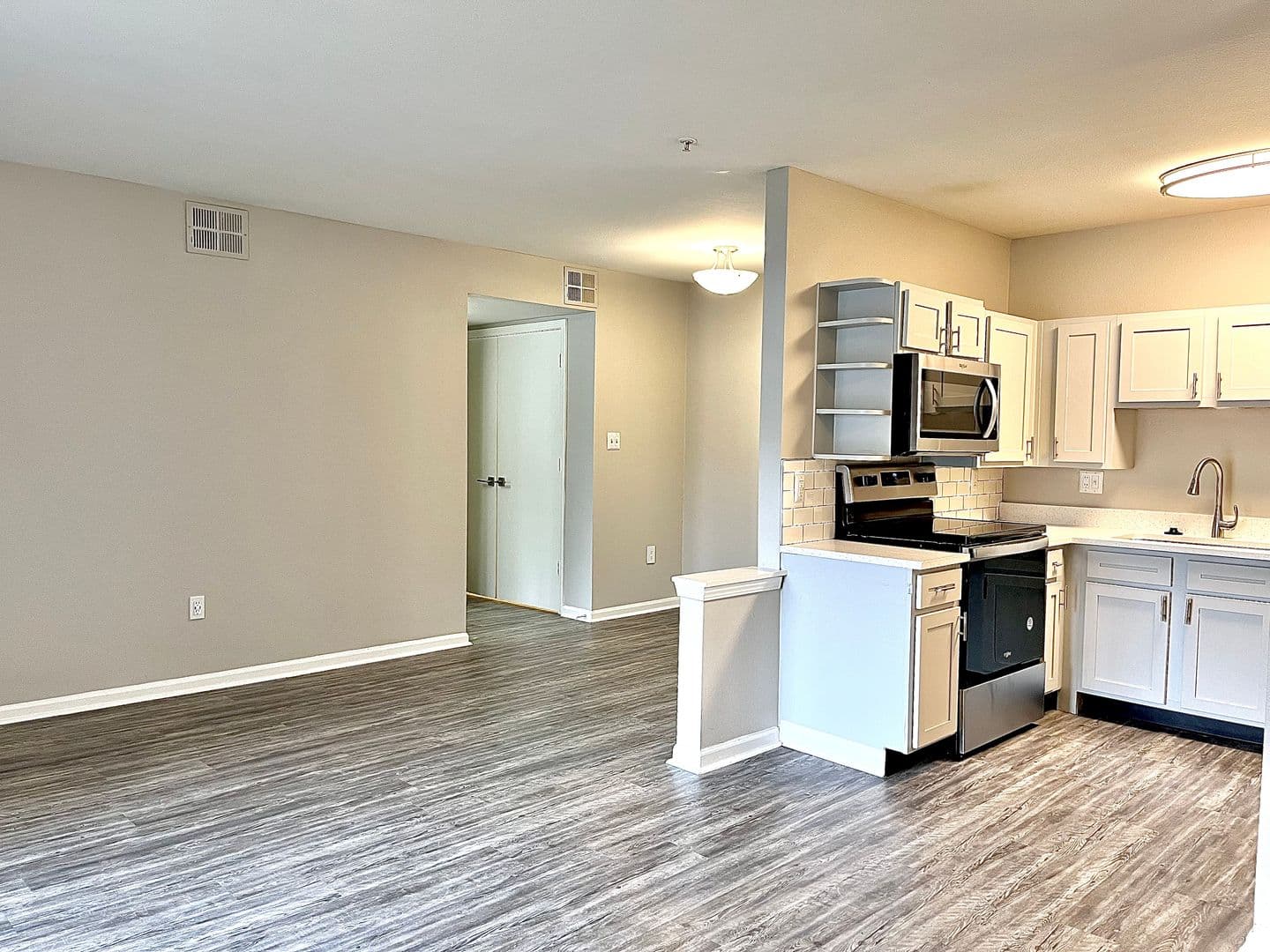 Shawnee Apartment: 6405 Maurer Rd