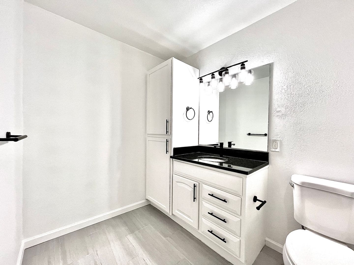 Kansas City Apartment: 200 W 5th Street