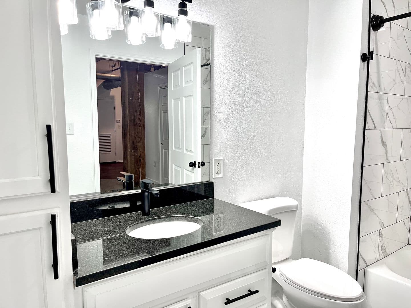 Kansas City Apartment: 200 W 5th Street