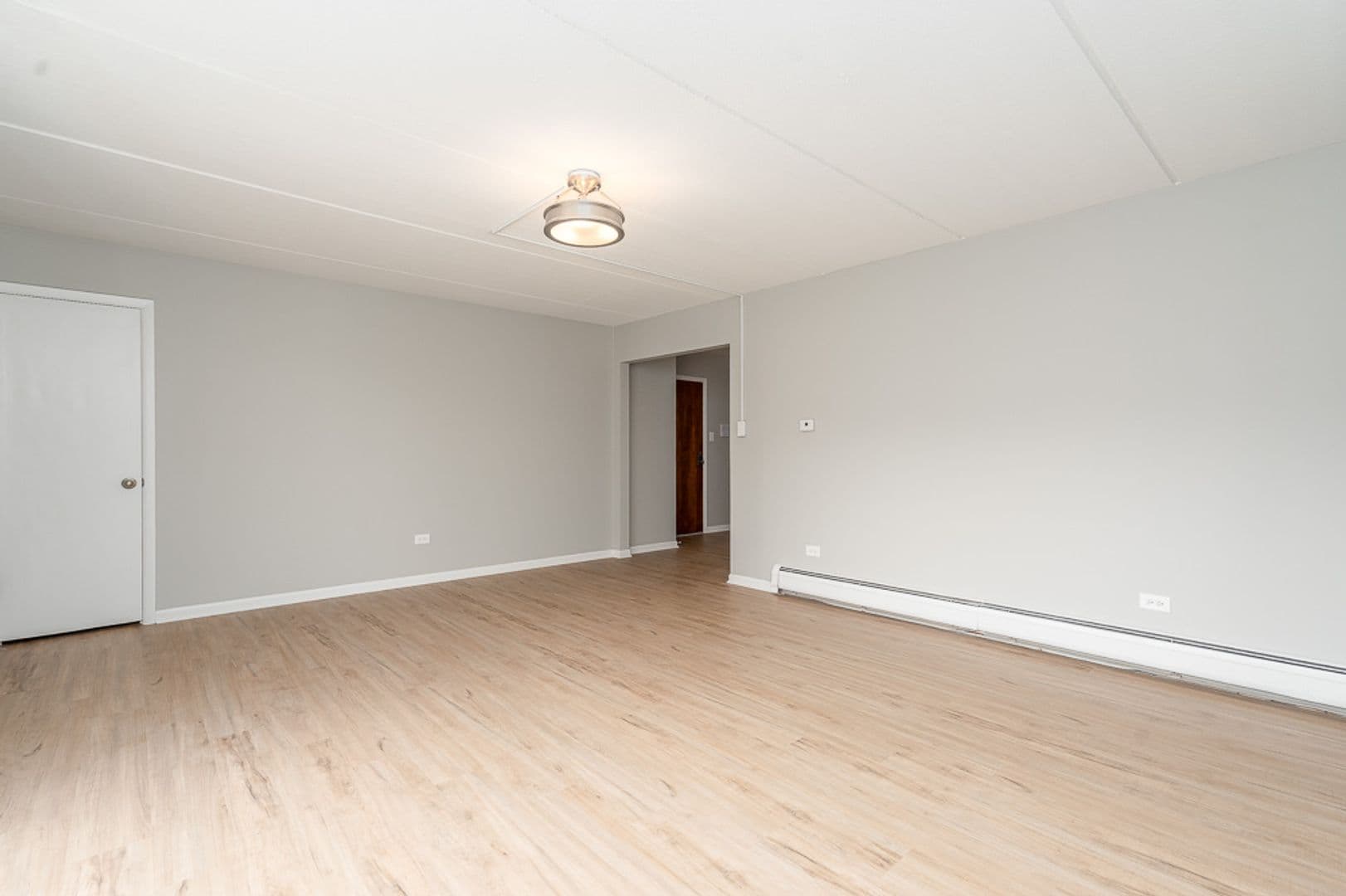 La Grange Apartment: 21 S Waiola Ave.