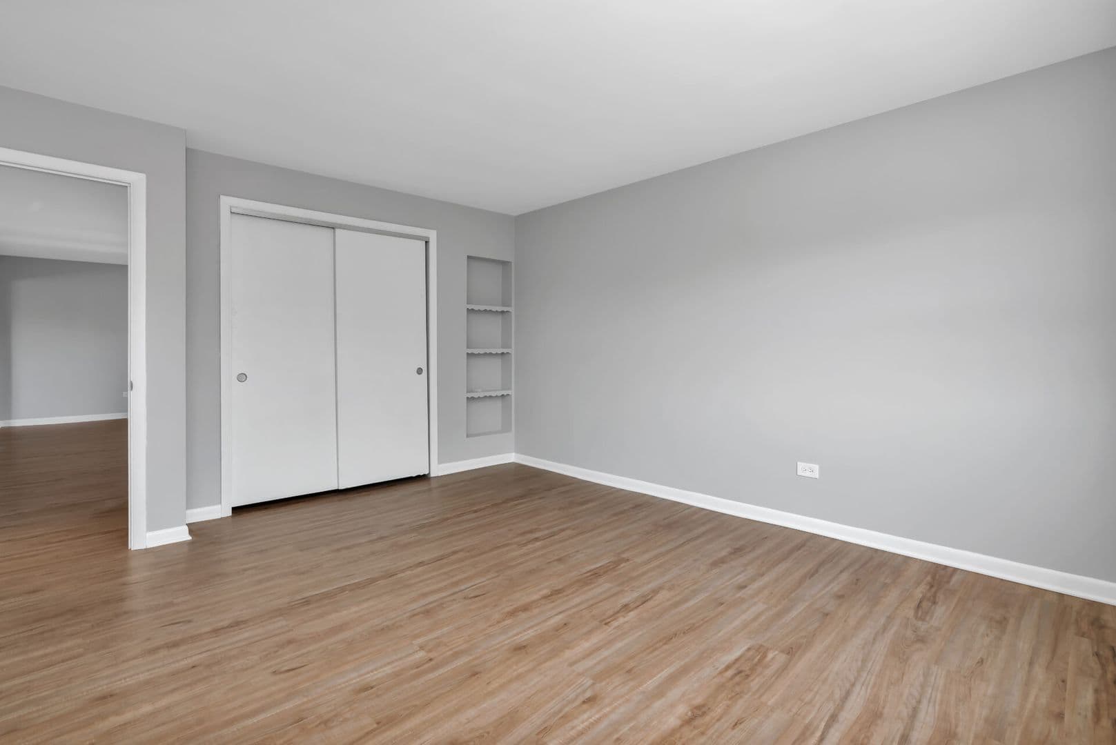 La Grange Apartment: 34-42 S. Waiola Ave.