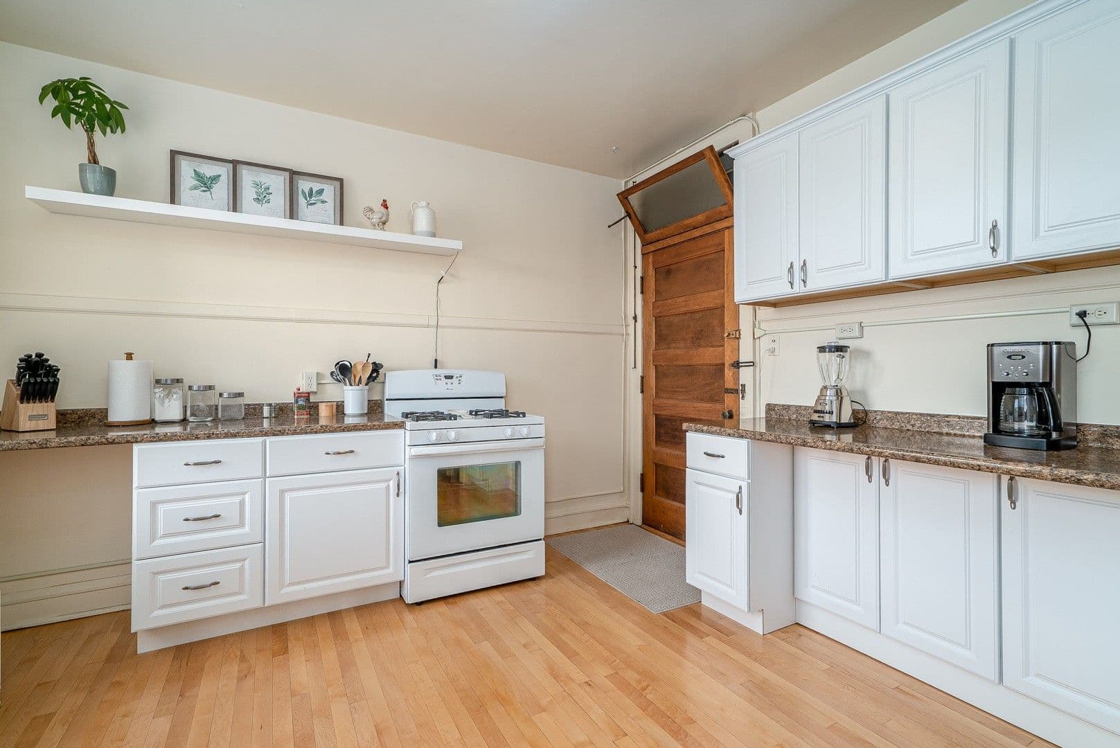 Glen Ellyn Apartment: 530-532 Hillside Ave