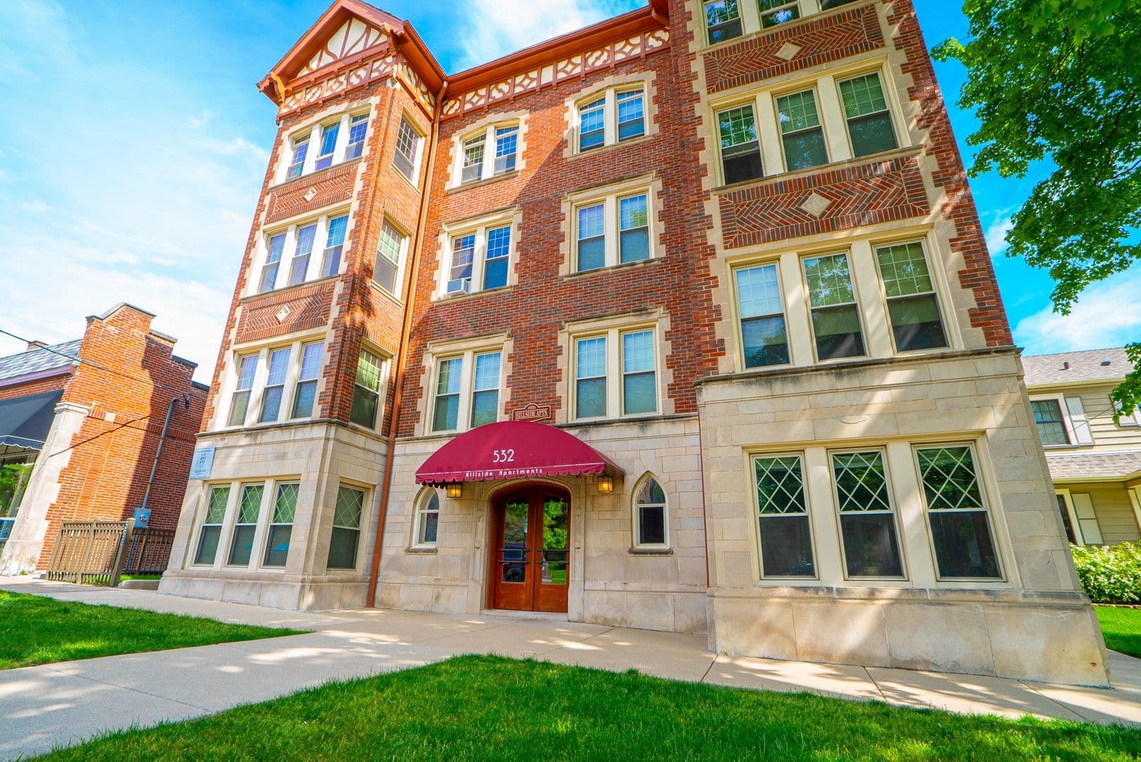Glen Ellyn Apartment: 530-532 Hillside Ave