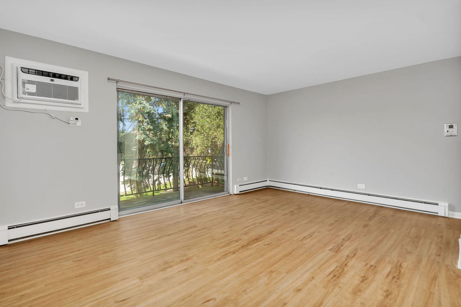 Darien Apartment: 909-913 Plainfield Rd.