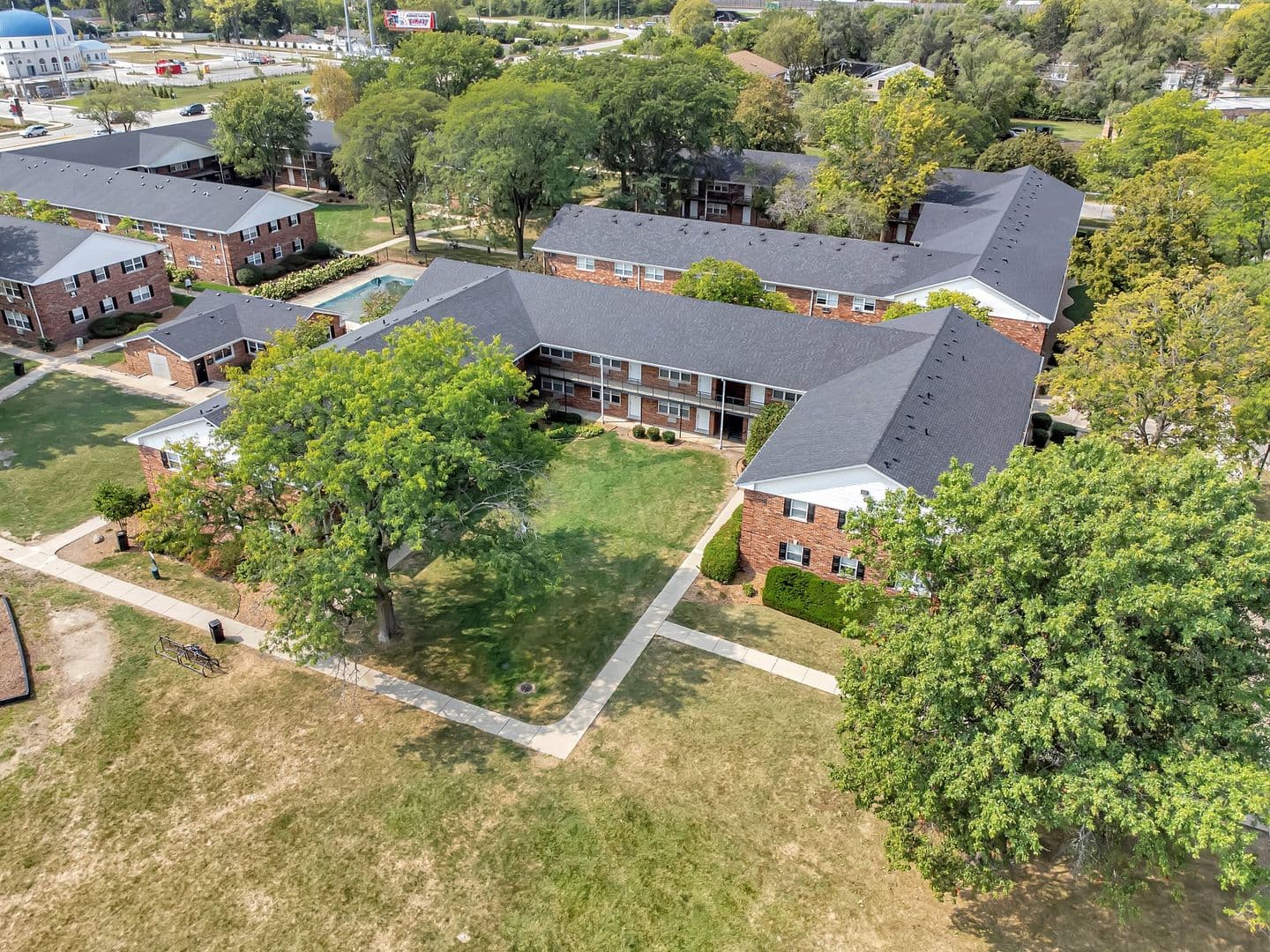 Glen Ellyn Apartment: 25 Briar St