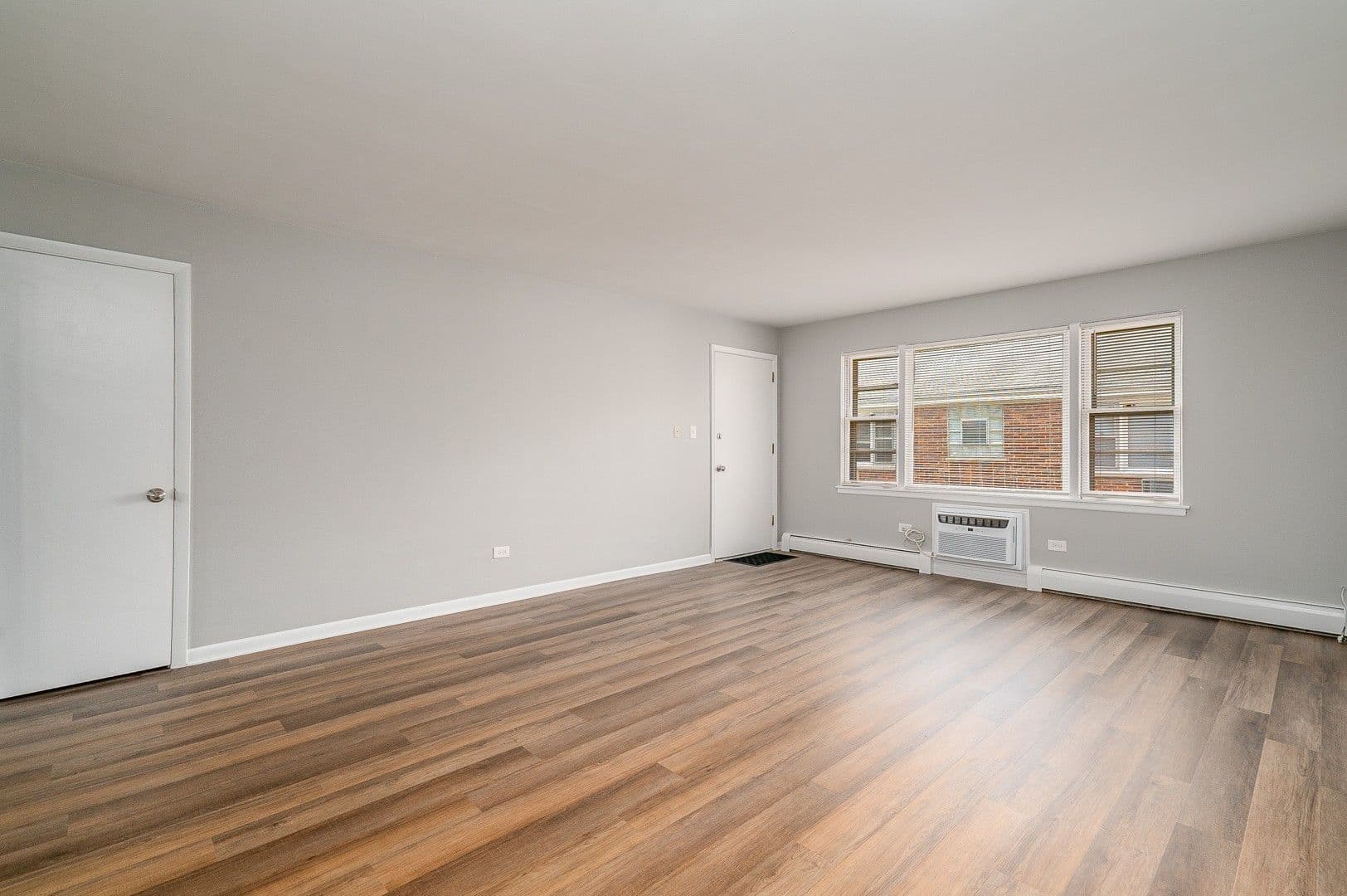 La Grange Apartment: 34-42 S. Waiola Ave.