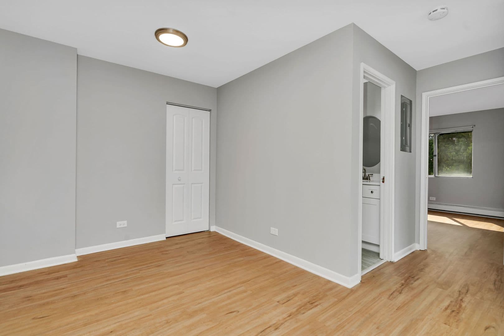 Darien Apartment: 909-913 Plainfield Rd.