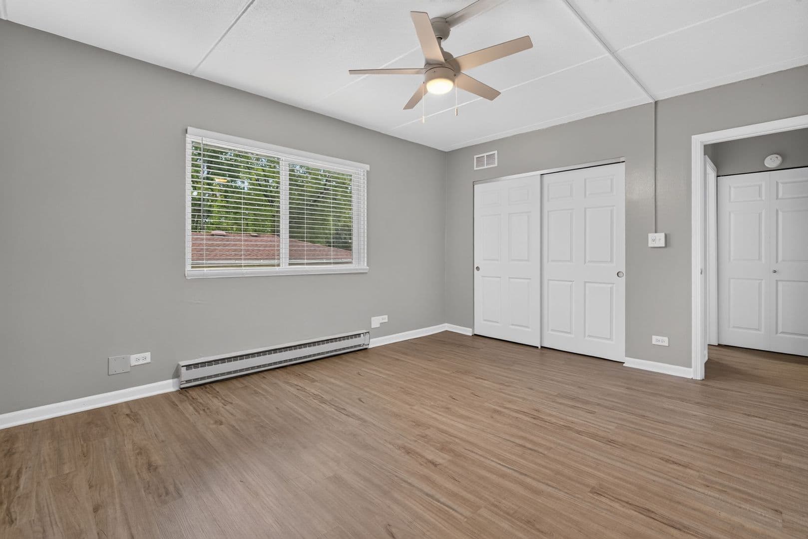Elmhurst Apartment: 315-329 Kimbell Ave.
