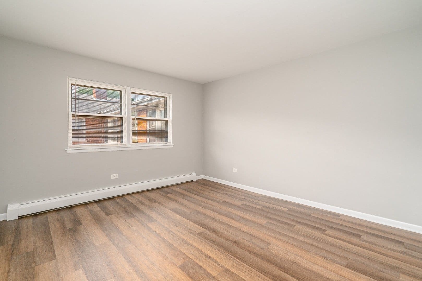 La Grange Apartment: 34-42 S. Waiola Ave.