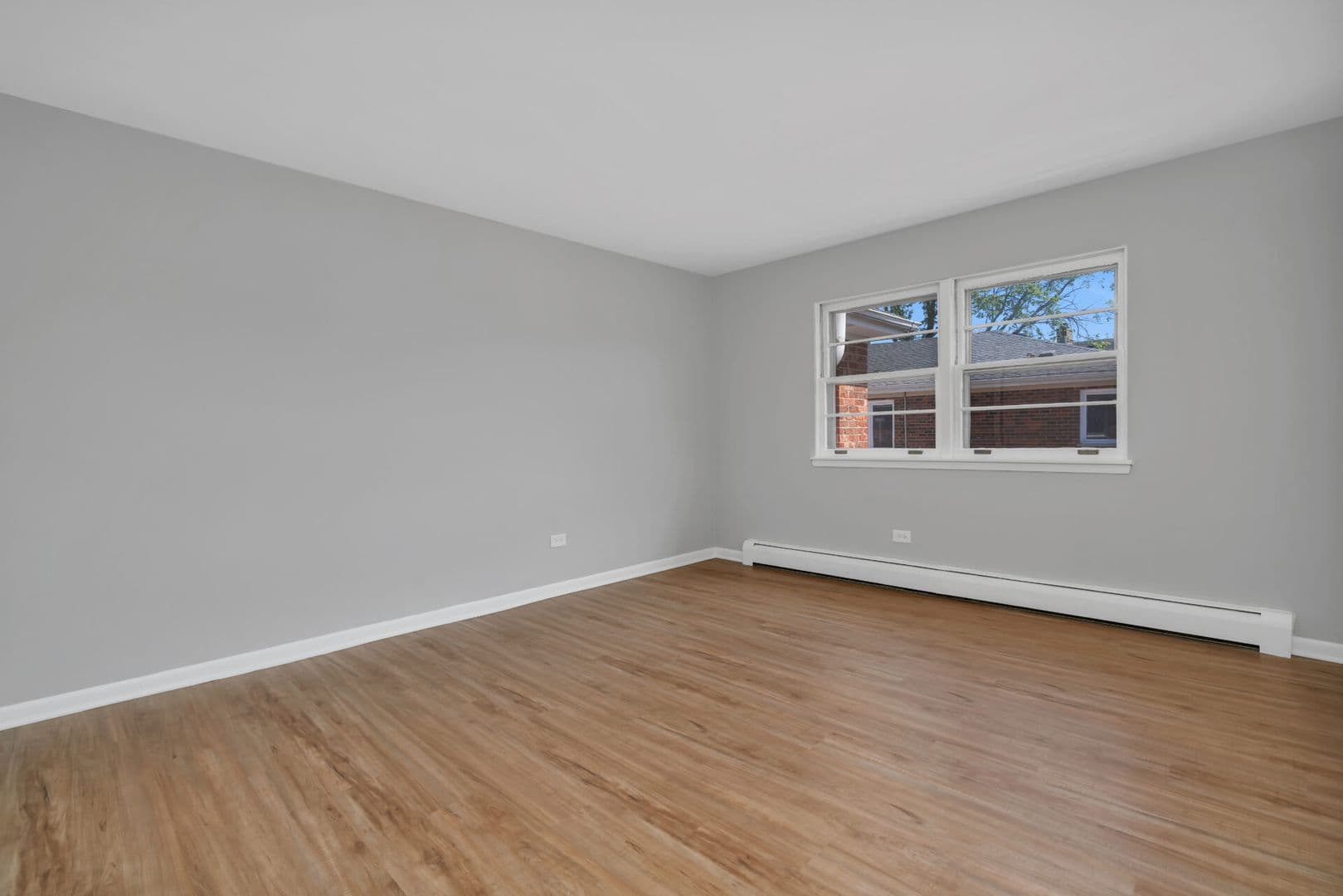 La Grange Apartment: 34-42 S. Waiola Ave.