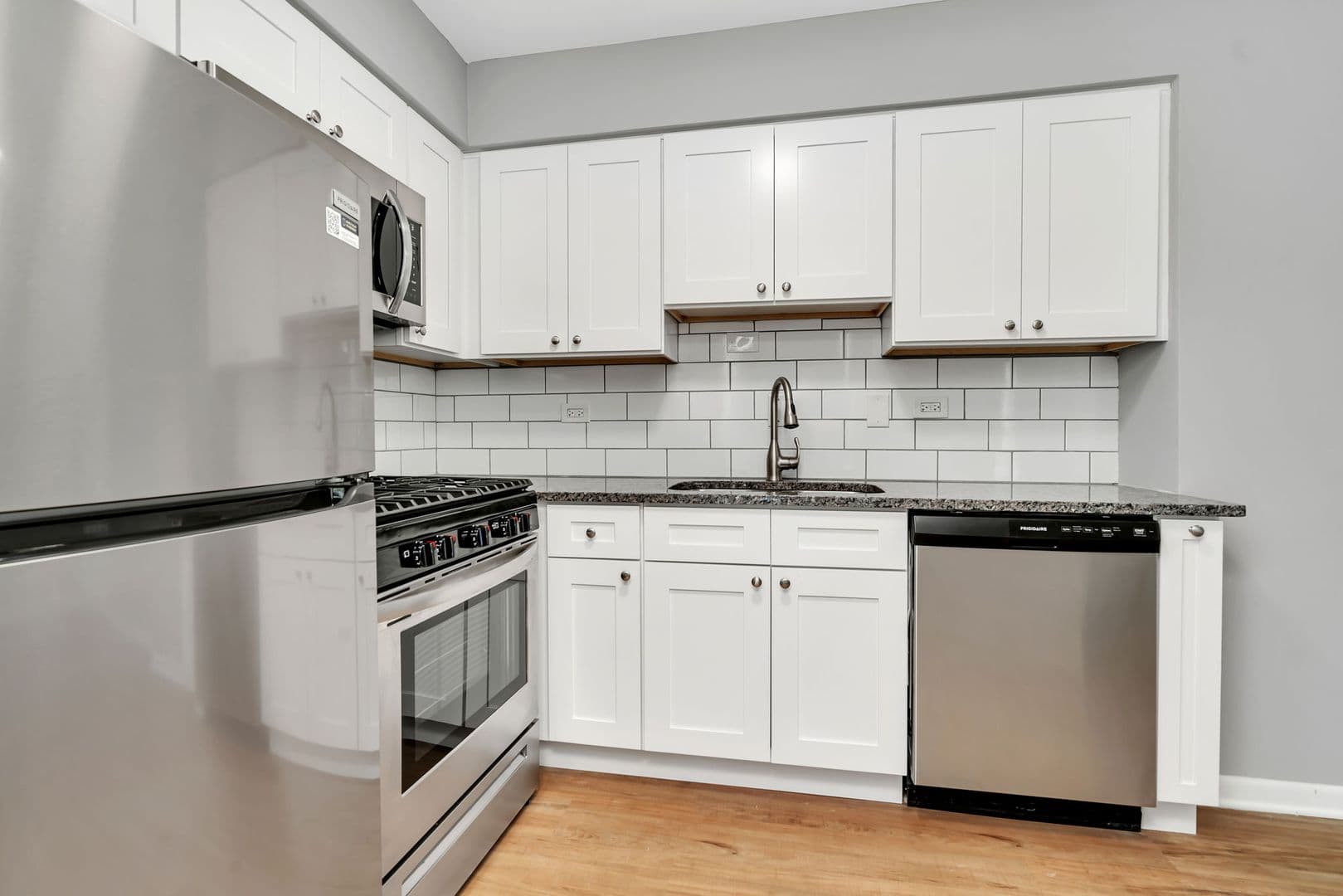 Darien Apartment: 909-913 Plainfield Rd.