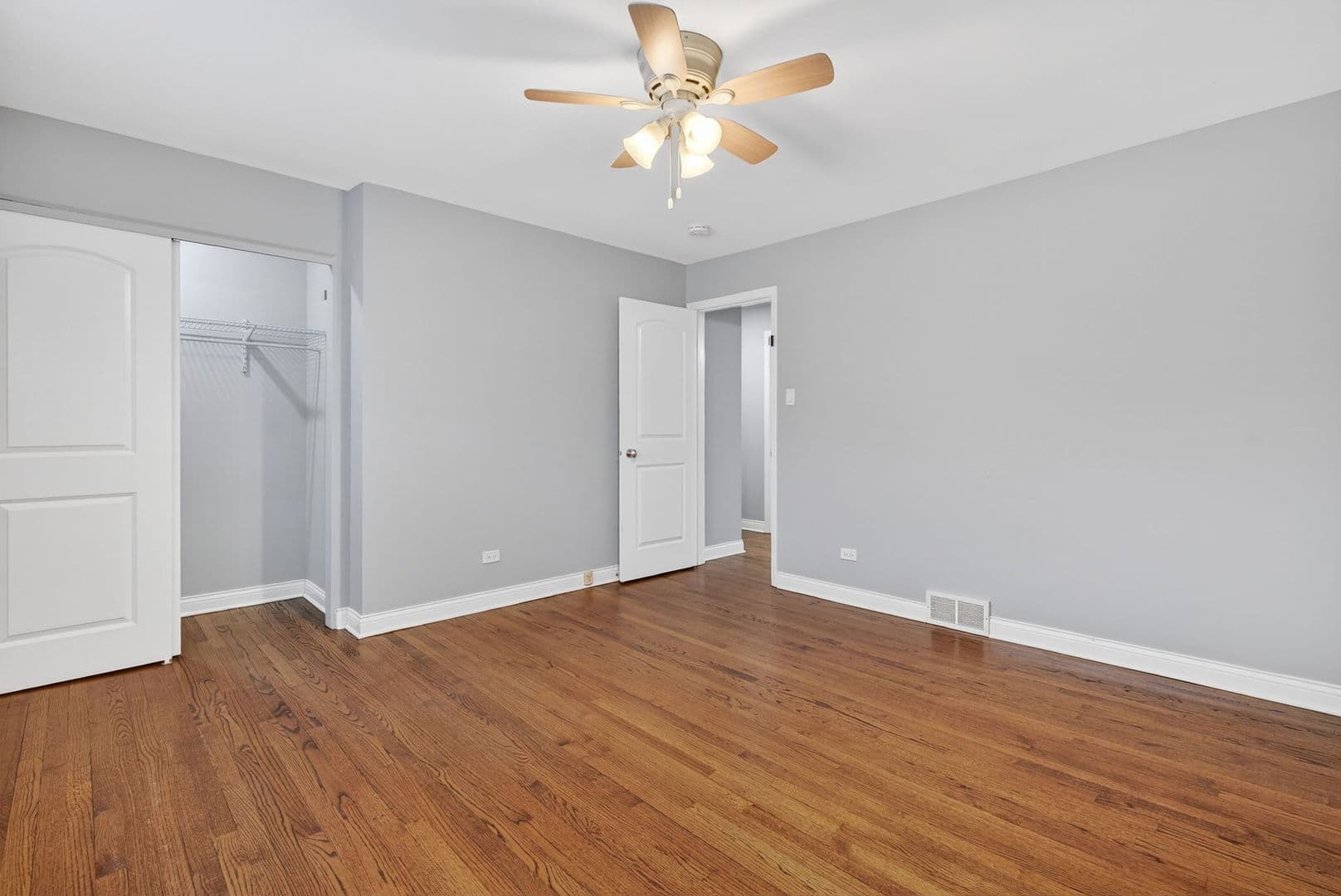 La Grange Apartment: 13-15 S Waiola Ave