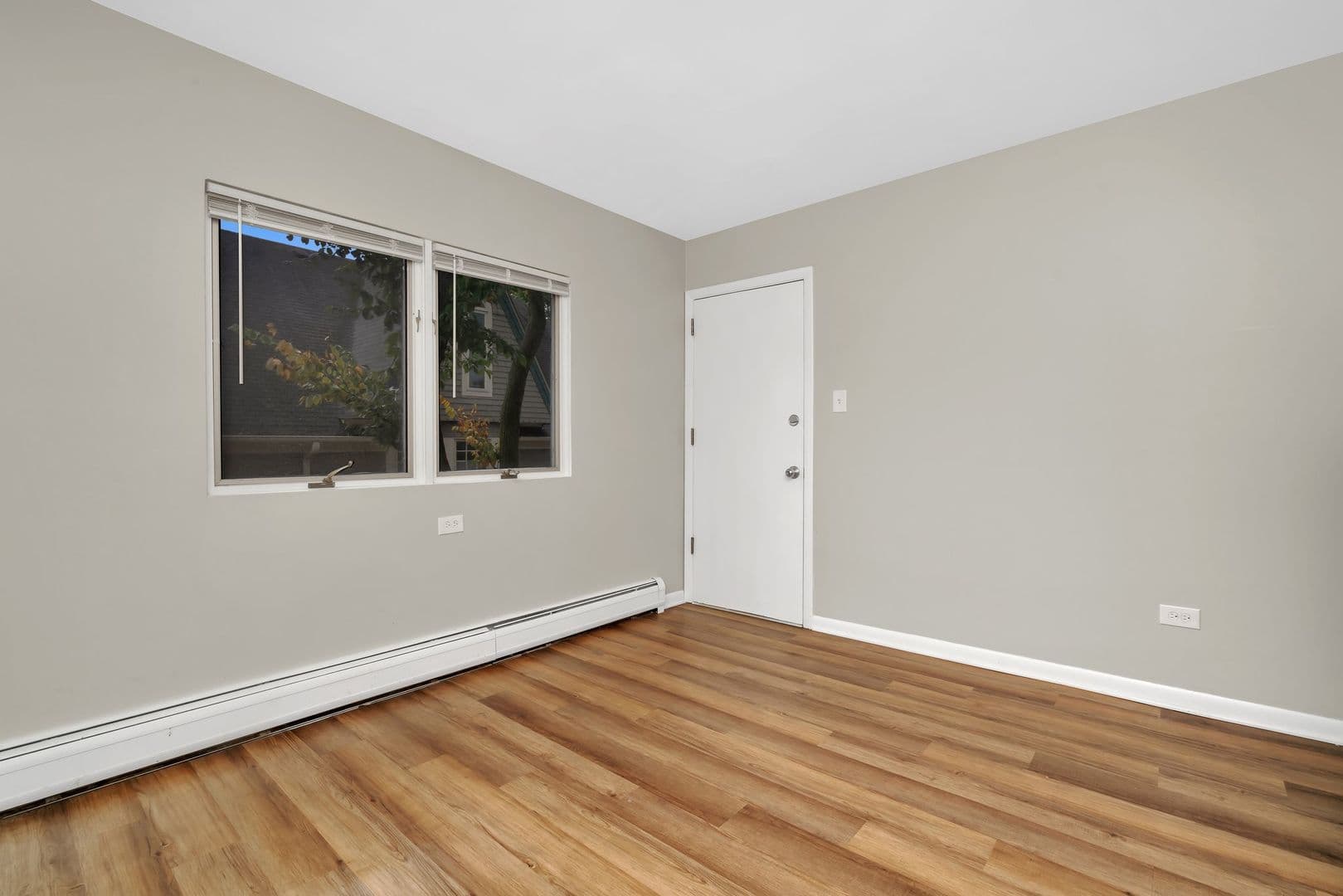 La Grange Apartment: 34-42 S. Waiola Ave.