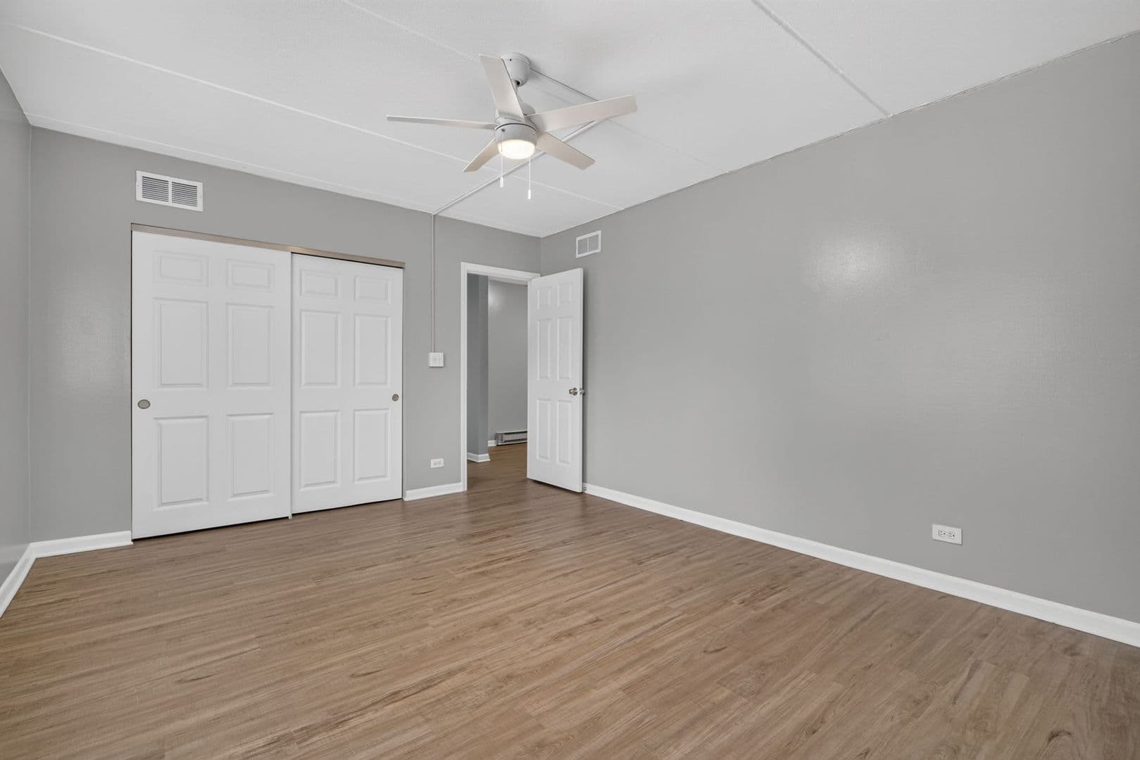 Elmhurst Apartment: 315-329 Kimbell Ave.