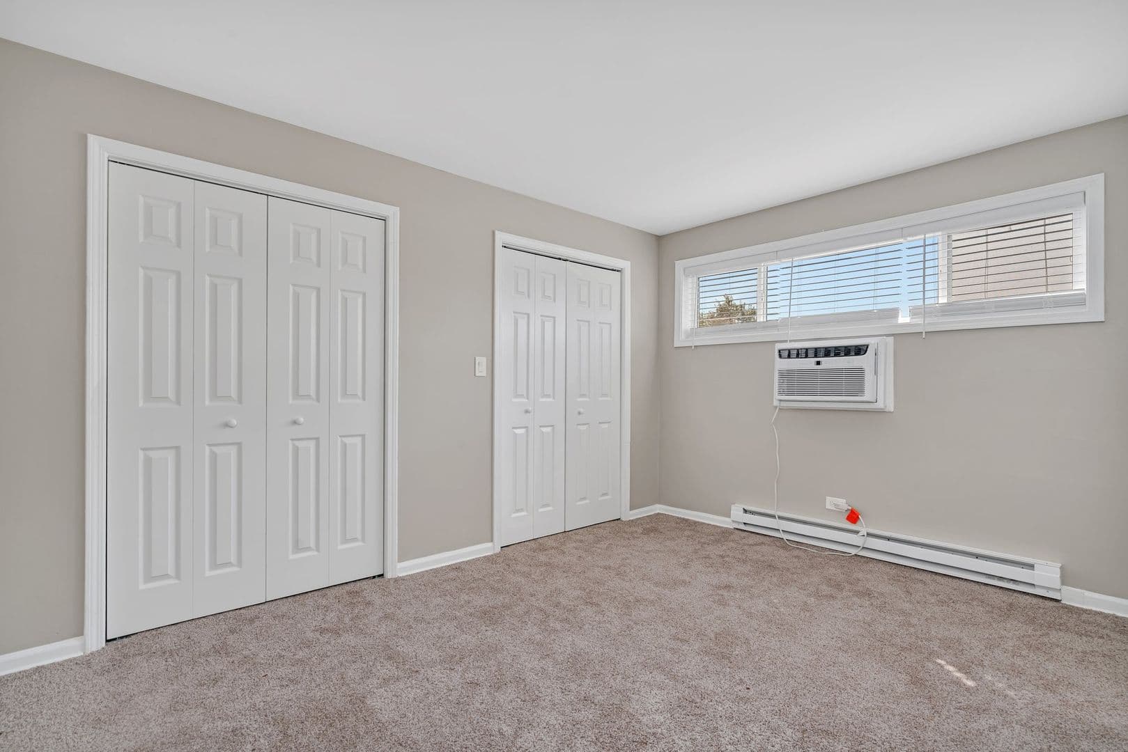 Glen Ellyn Apartment: 25 Briar St