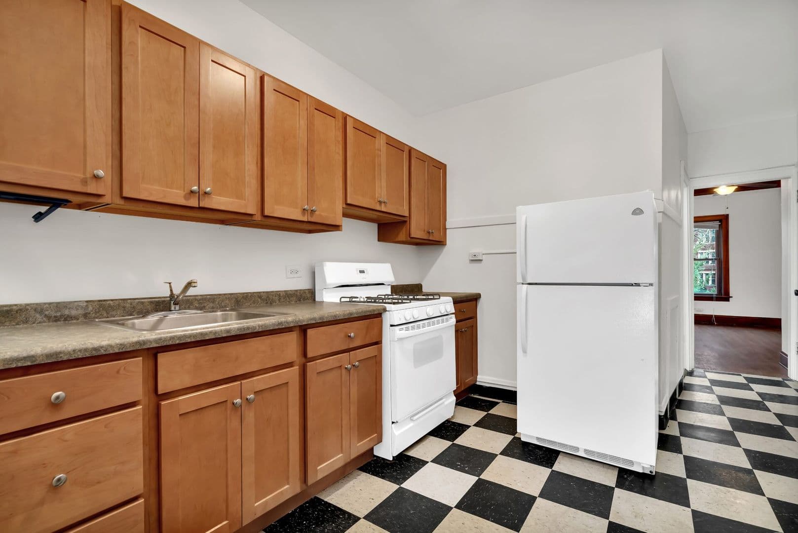 La Grange Apartment: 806-808 Arlington Ave