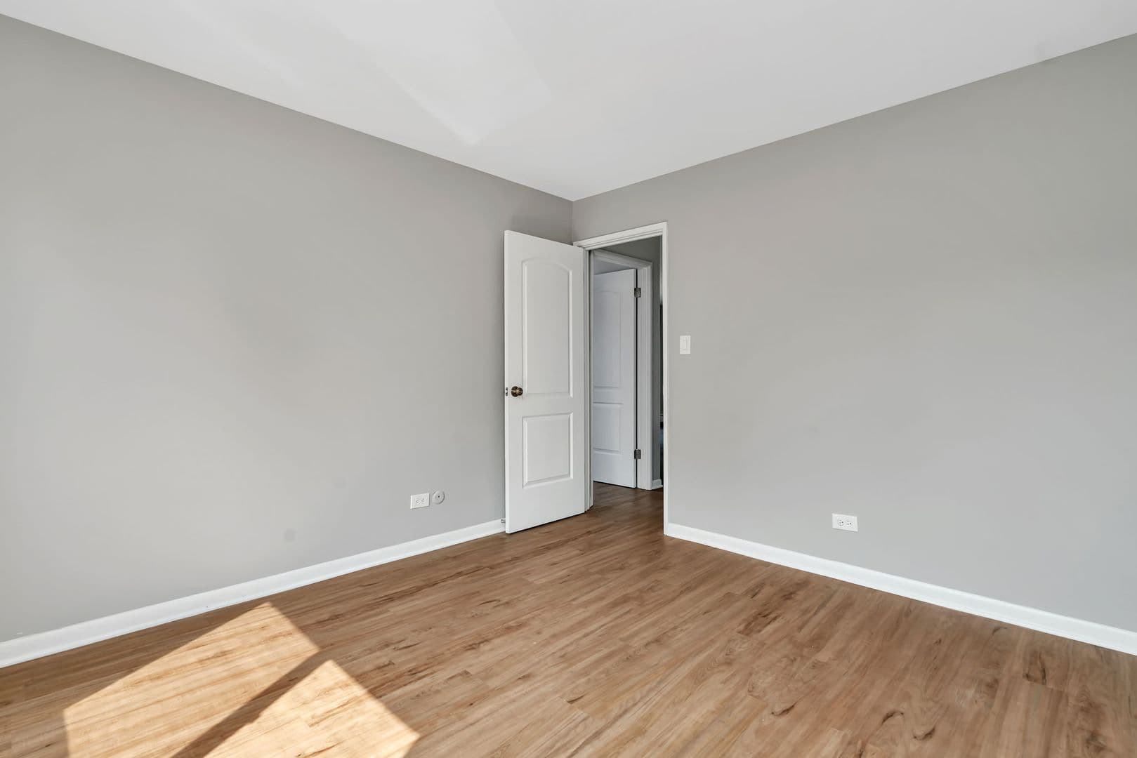 Darien Apartment: 909-913 Plainfield Rd.