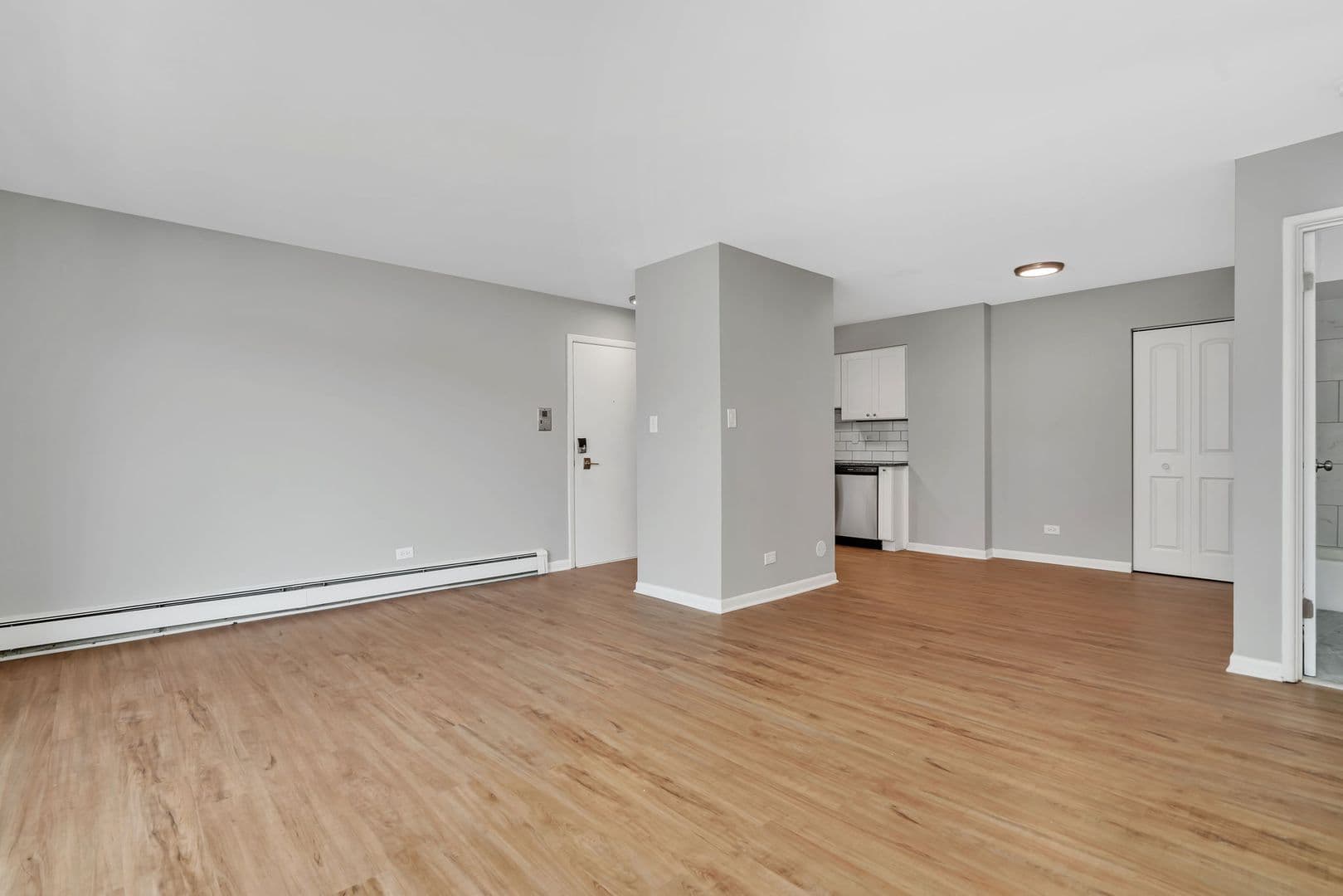 Darien Apartment: 909-913 Plainfield Rd.