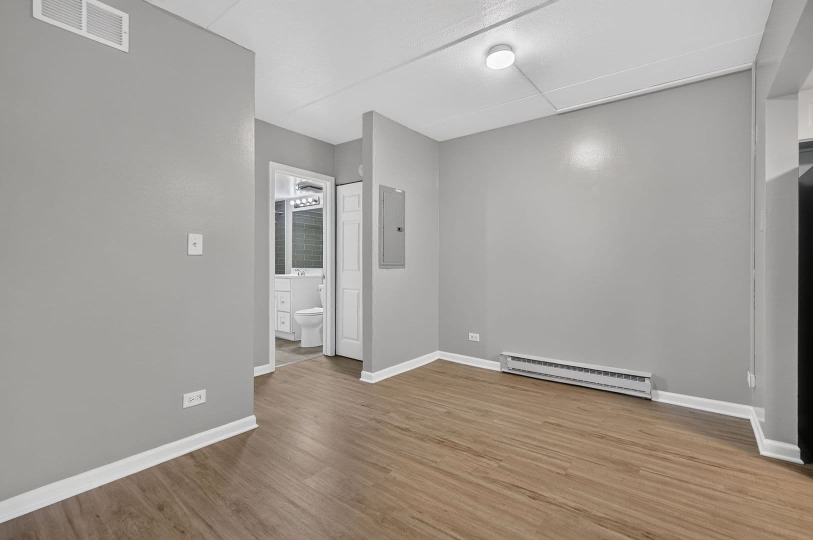 Elmhurst Apartment: 315-329 Kimbell Ave.