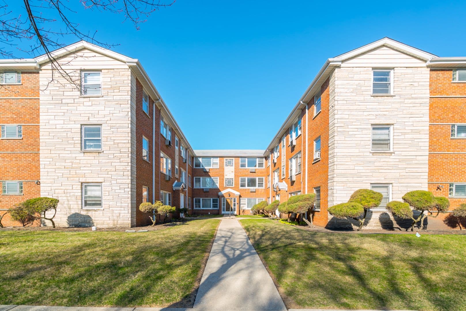 La Grange Apartment: 34-46 S. Kensington Ave.