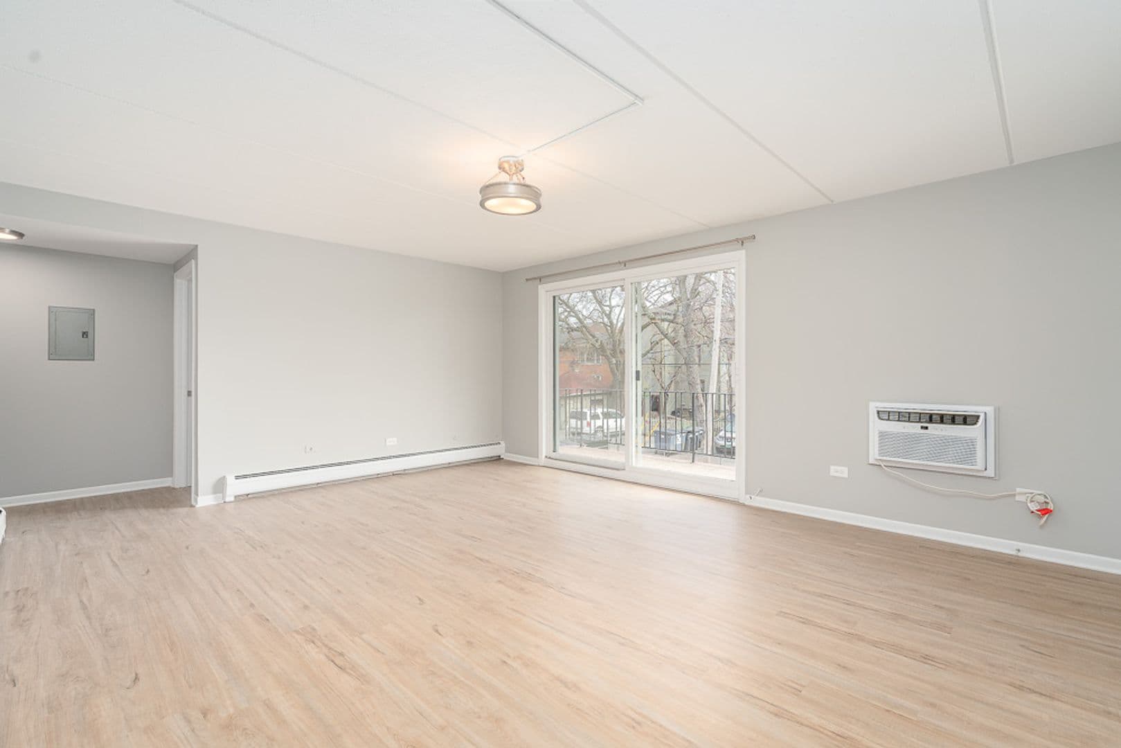 La Grange Apartment: 21 S Waiola Ave.