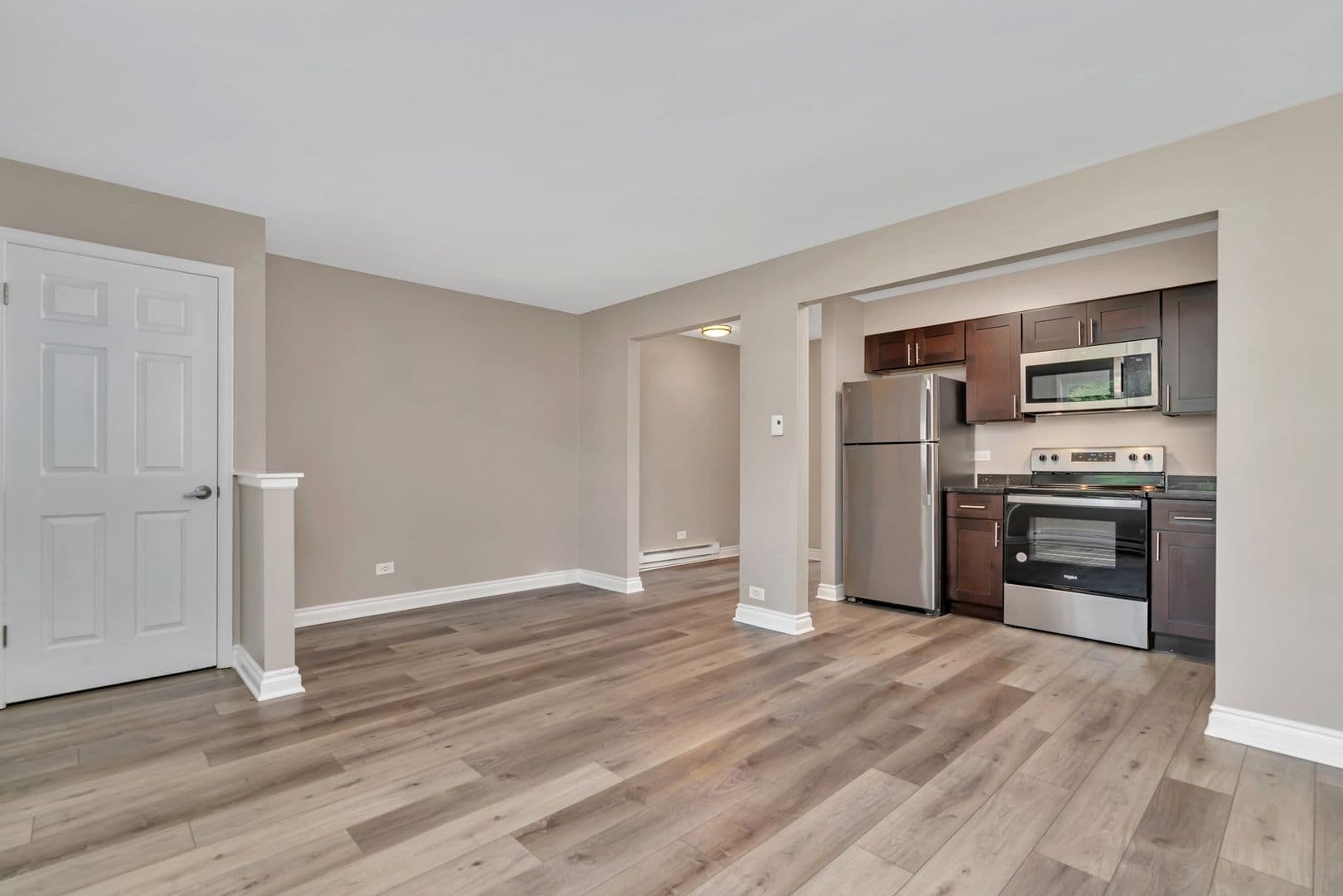 Glen Ellyn Apartment: 25 Briar St