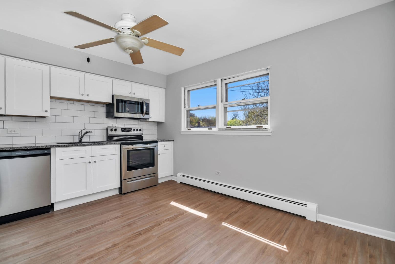 La Grange Apartment: 34-42 S. Waiola Ave.