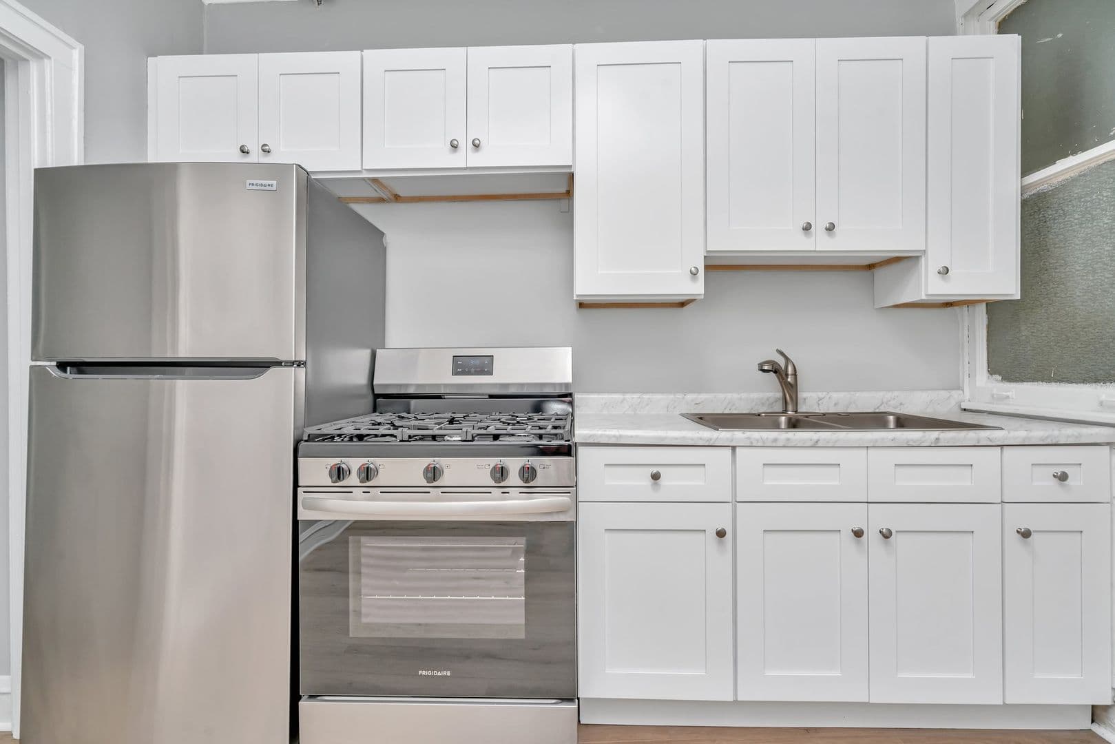 La Grange Apartment: 806-808 Arlington Ave