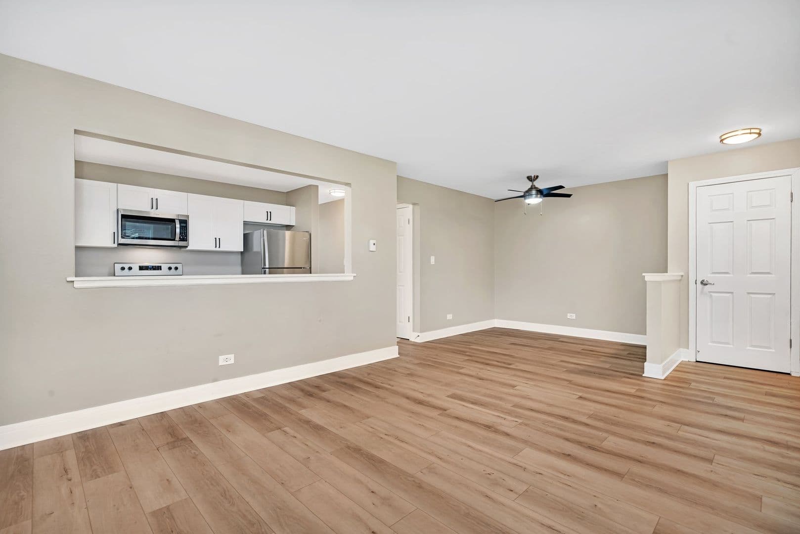 Glen Ellyn Apartment: 25 Briar St