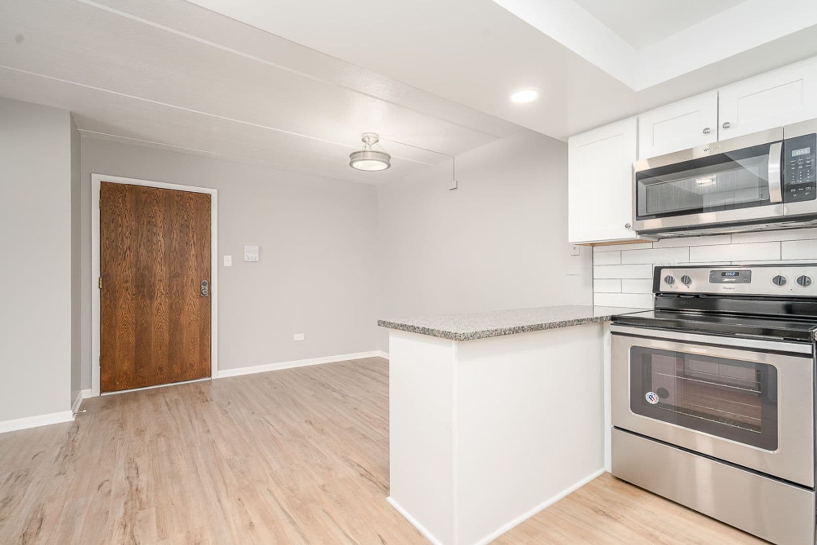 La Grange Apartment: 21 S Waiola Ave.