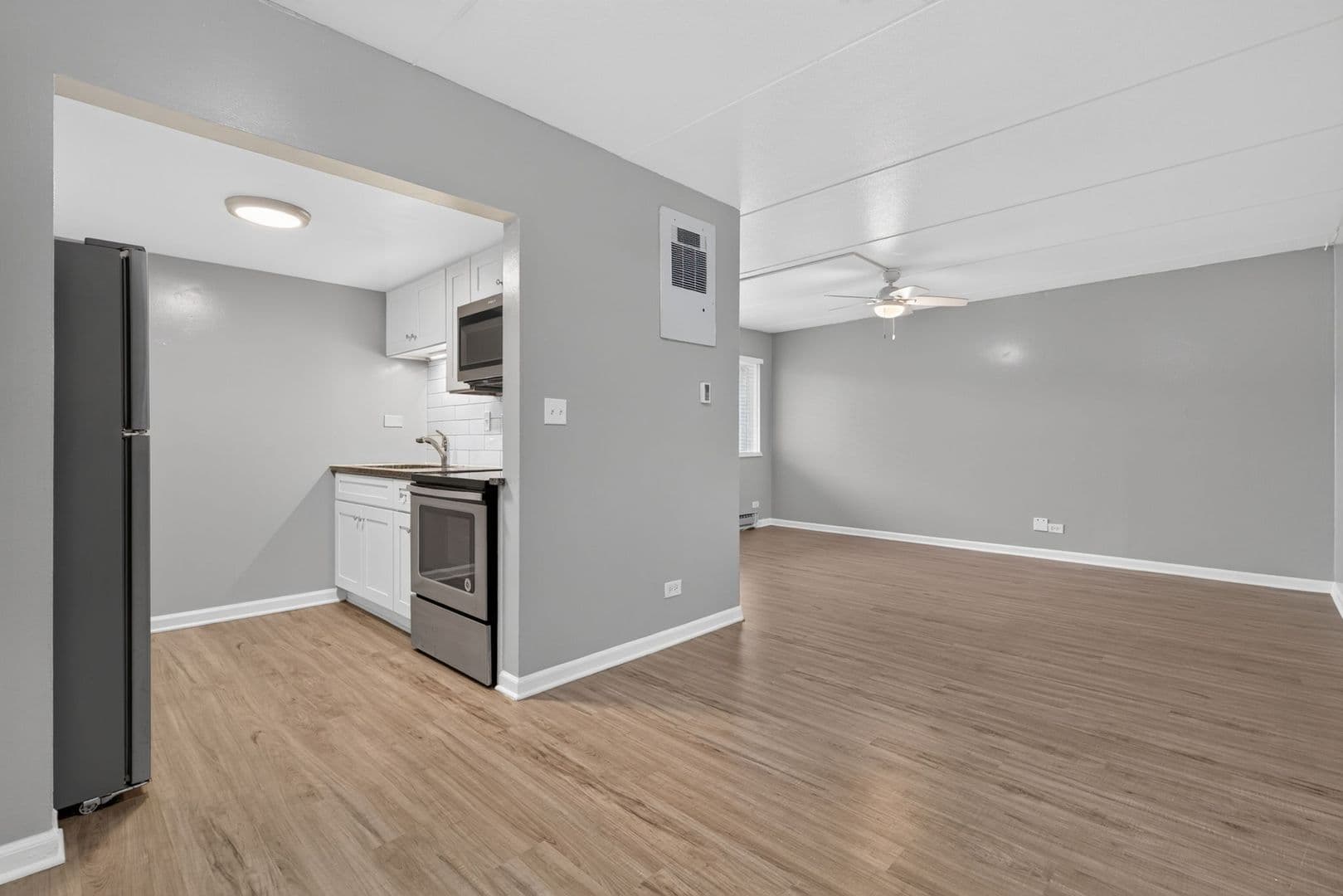 Elmhurst Apartment: 315-329 Kimbell Ave.