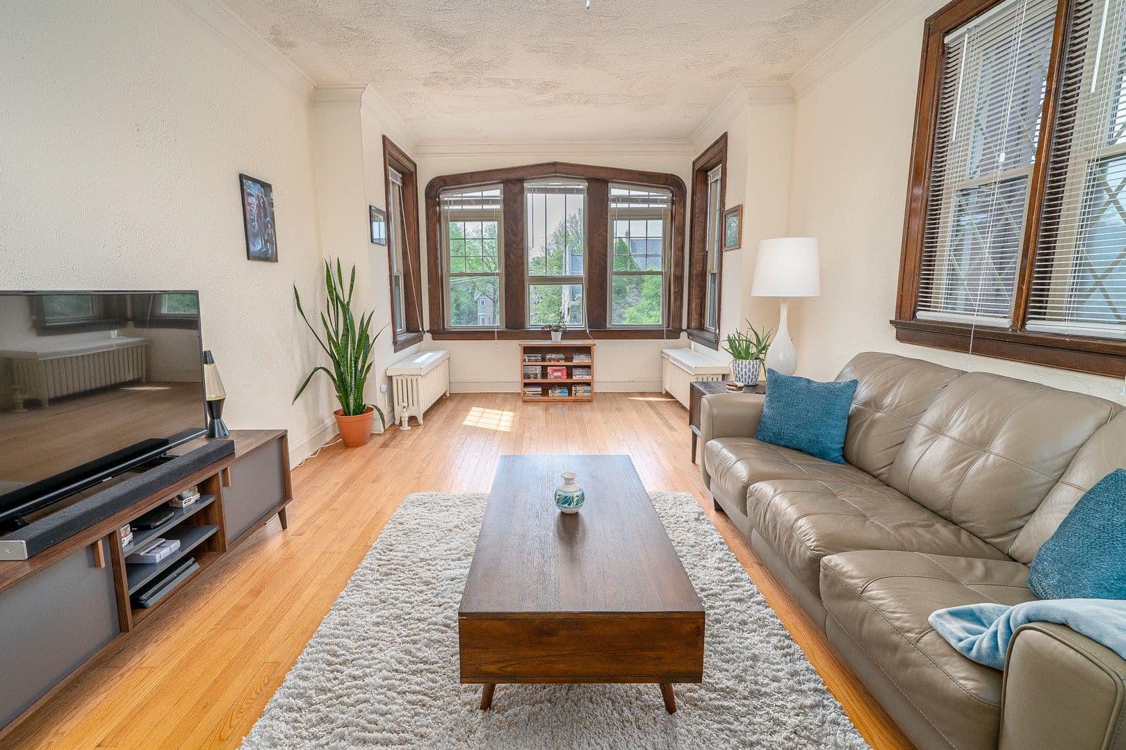 Glen Ellyn Apartment: 530-532 Hillside Ave