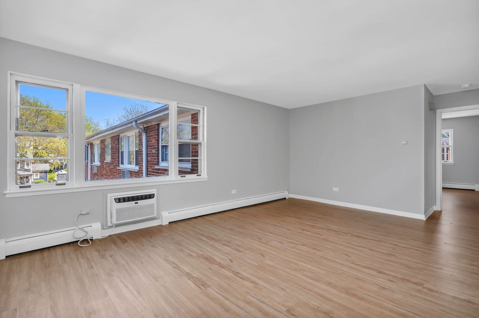 La Grange Apartment: 34-42 S. Waiola Ave.