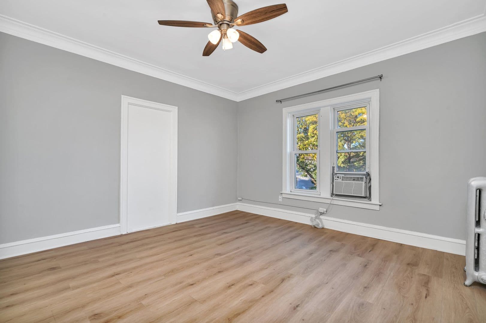 La Grange Apartment: 806-808 Arlington Ave