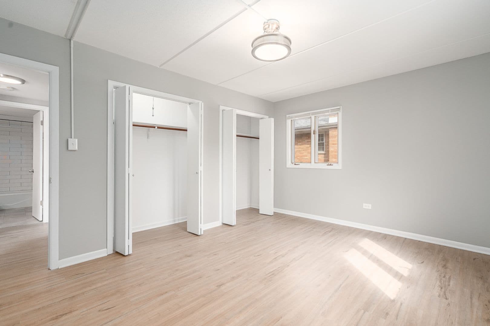 La Grange Apartment: 21 S Waiola Ave.