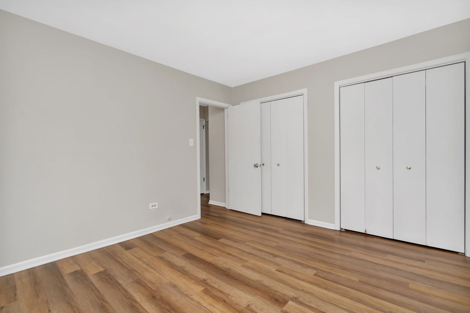 La Grange Apartment: 34-42 S. Waiola Ave.