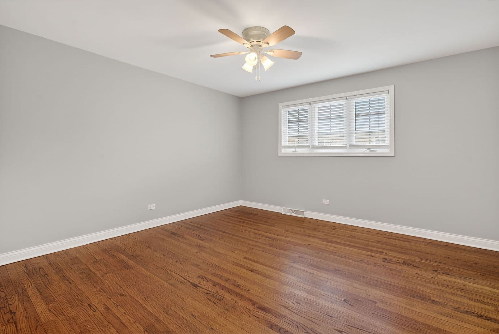 La Grange Apartment: 13-15 S Waiola Ave