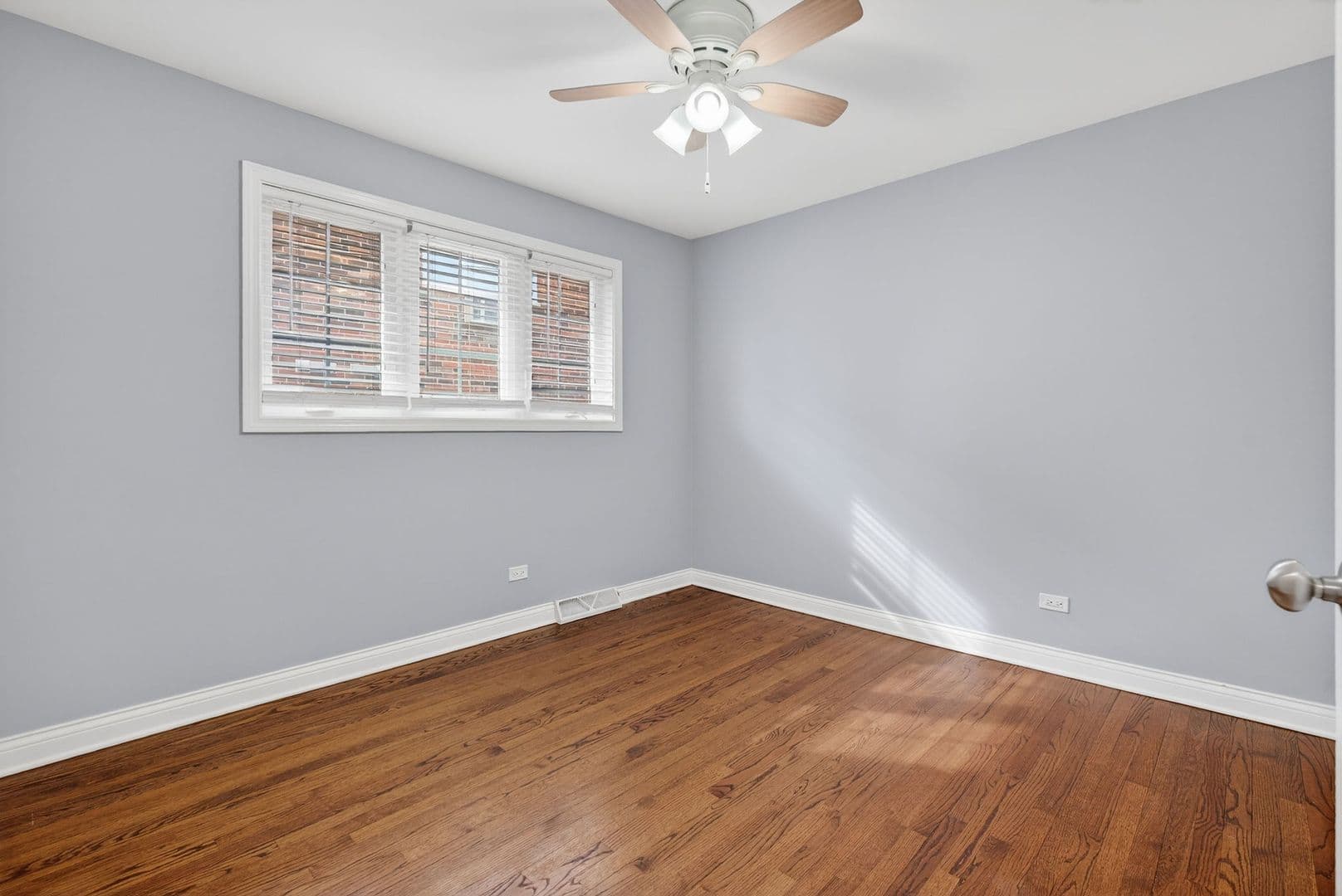 La Grange Apartment: 13-15 S Waiola Ave