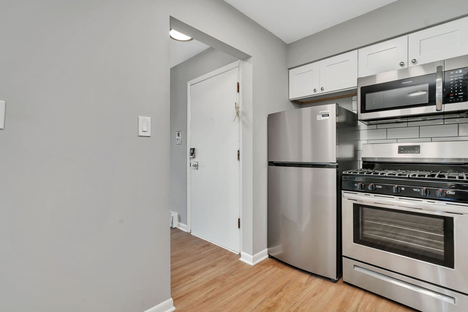 Darien Apartment: 909-913 Plainfield Rd.