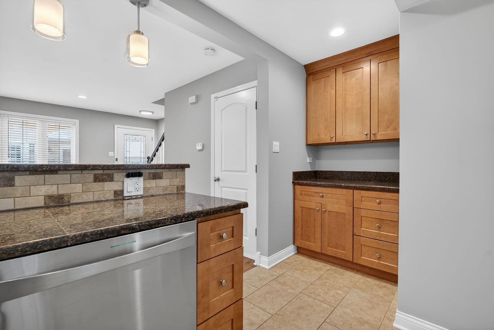 La Grange Apartment: 13-15 S Waiola Ave